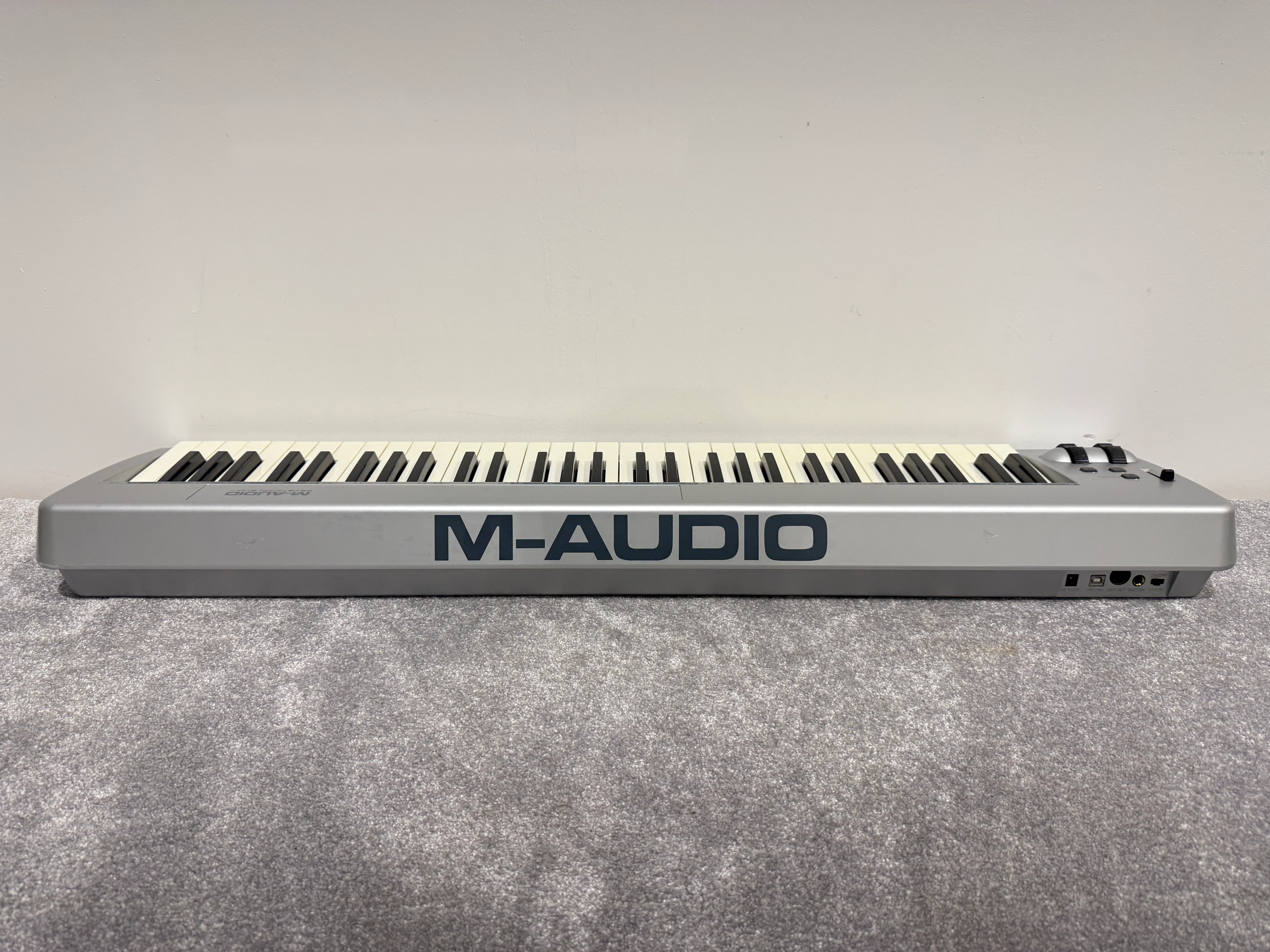 M-Audio Keystation 61es Semi Weighted USB Midi Controller / Keyboard - Image 5