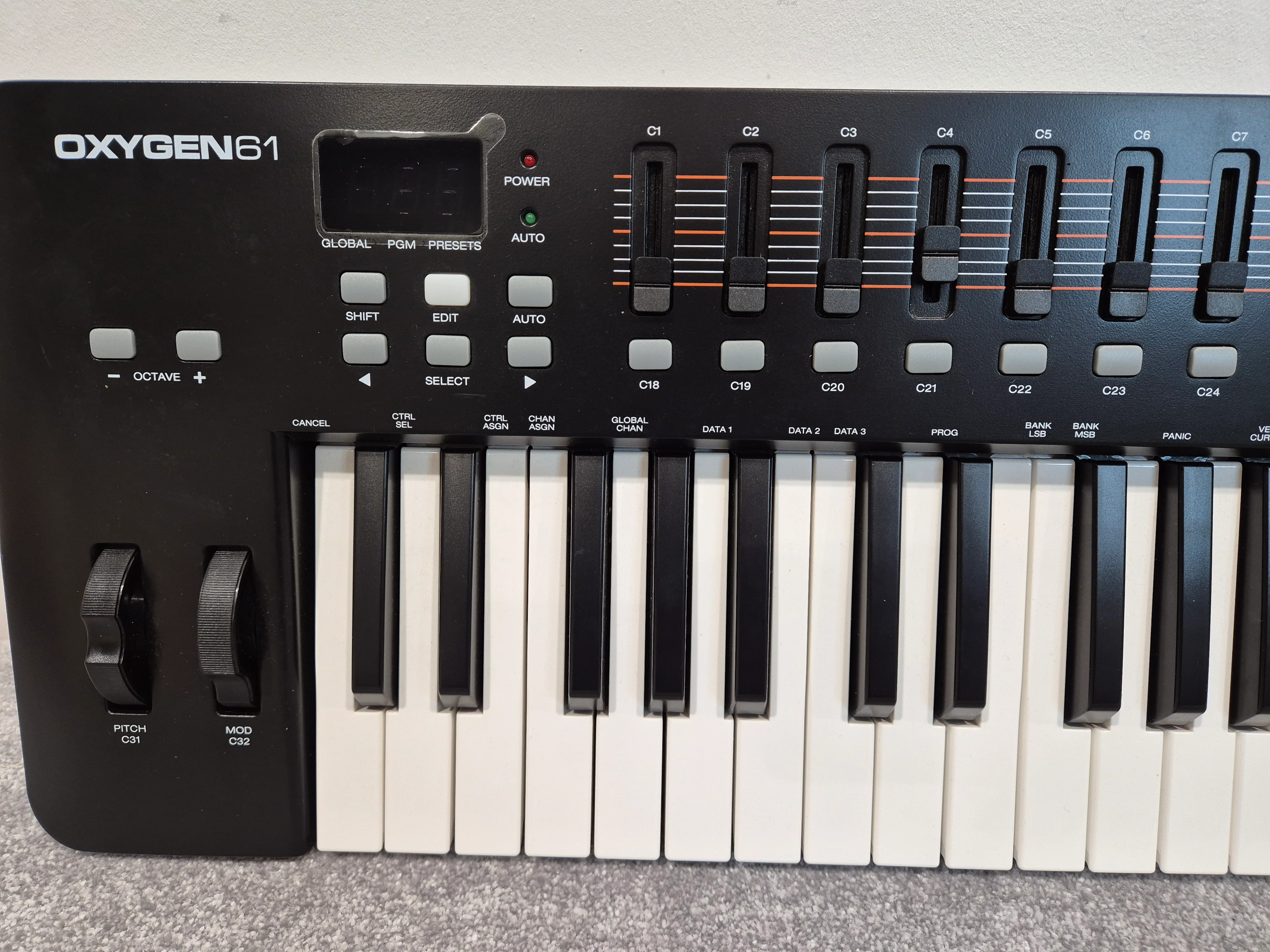 M-Audio Oxygen 61 Mk IV - USB MIDI Keyboard Controller - Image 2