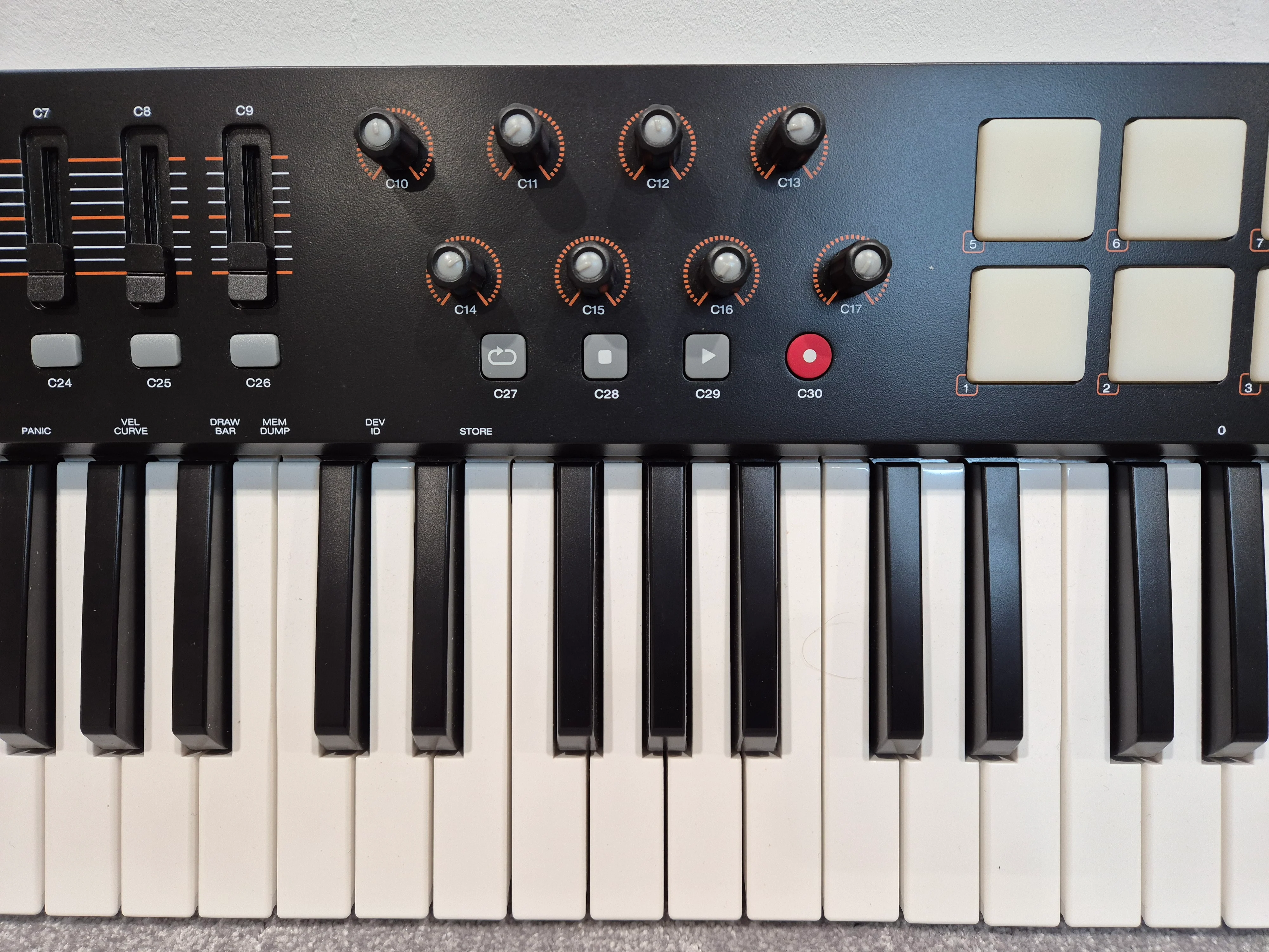 M-Audio Oxygen 61 Mk IV - USB MIDI Keyboard Controller - Image 3