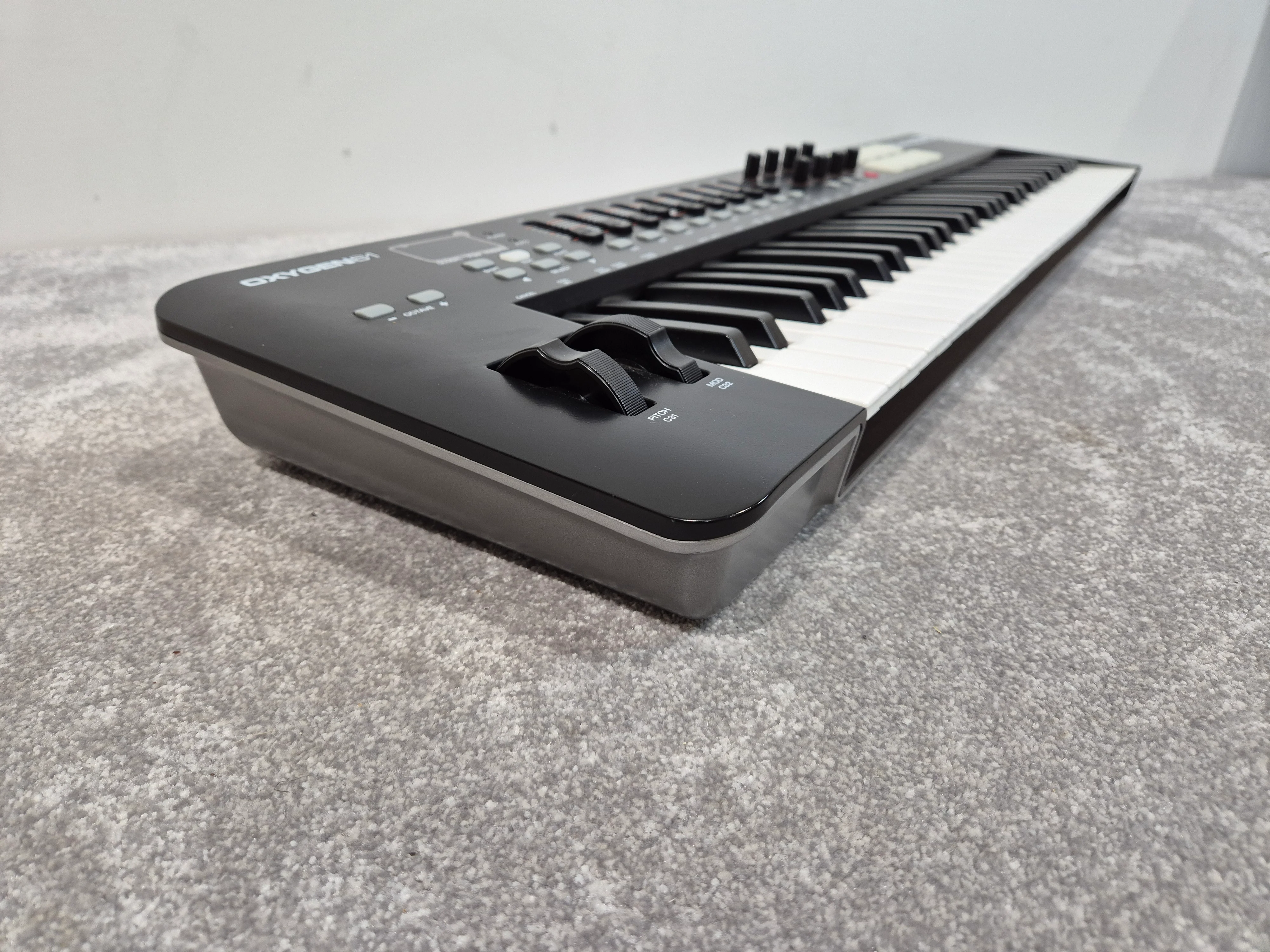 M-Audio Oxygen 61 Mk IV - USB MIDI Keyboard Controller - Image 5