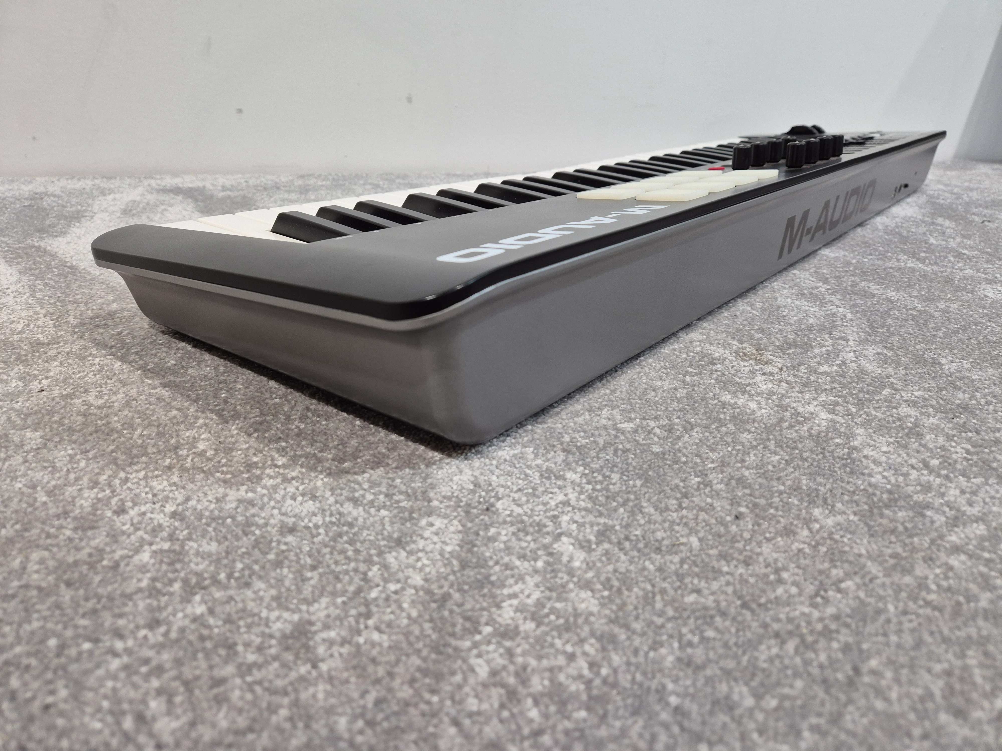 M-Audio Oxygen 61 Mk IV - USB MIDI Keyboard Controller - Image 8