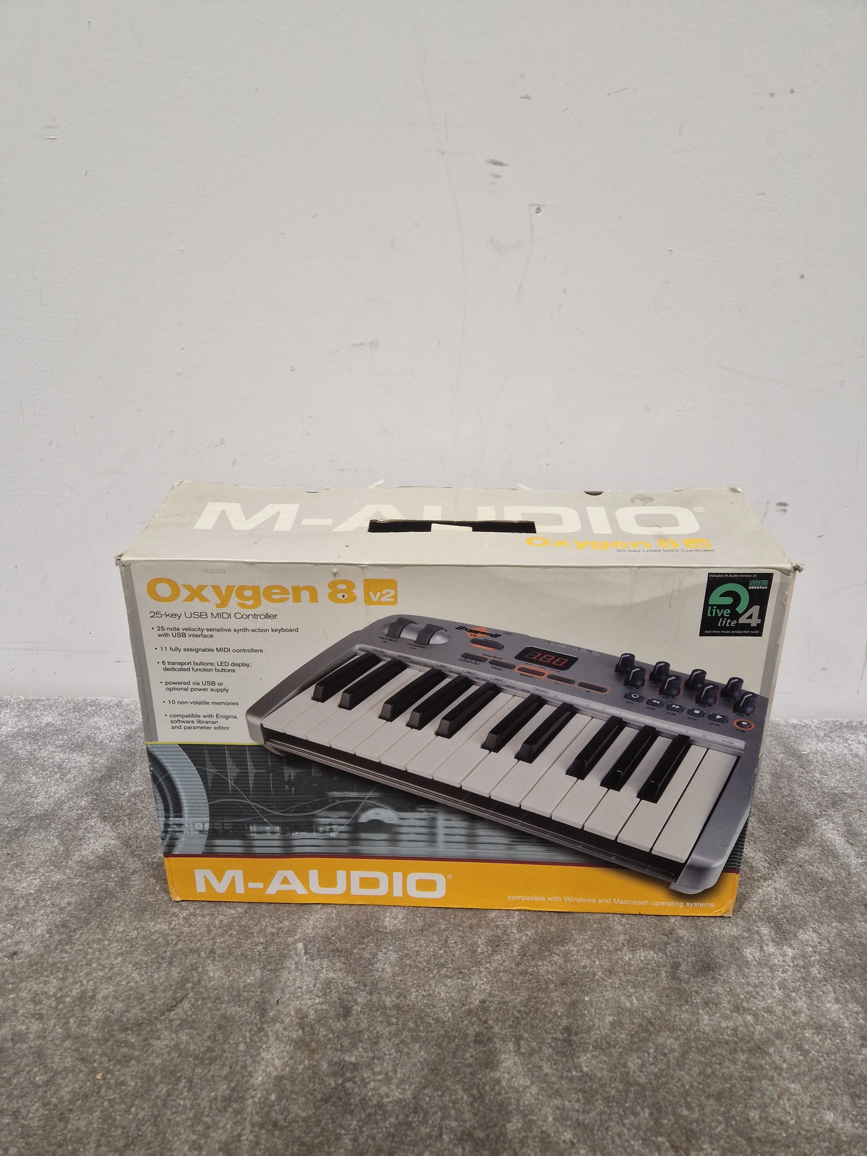 M-AUDIO Oxygen 8 V2 MIDI Controller - Portable Design - Good w/ Original Box & USB Cable - Image 11