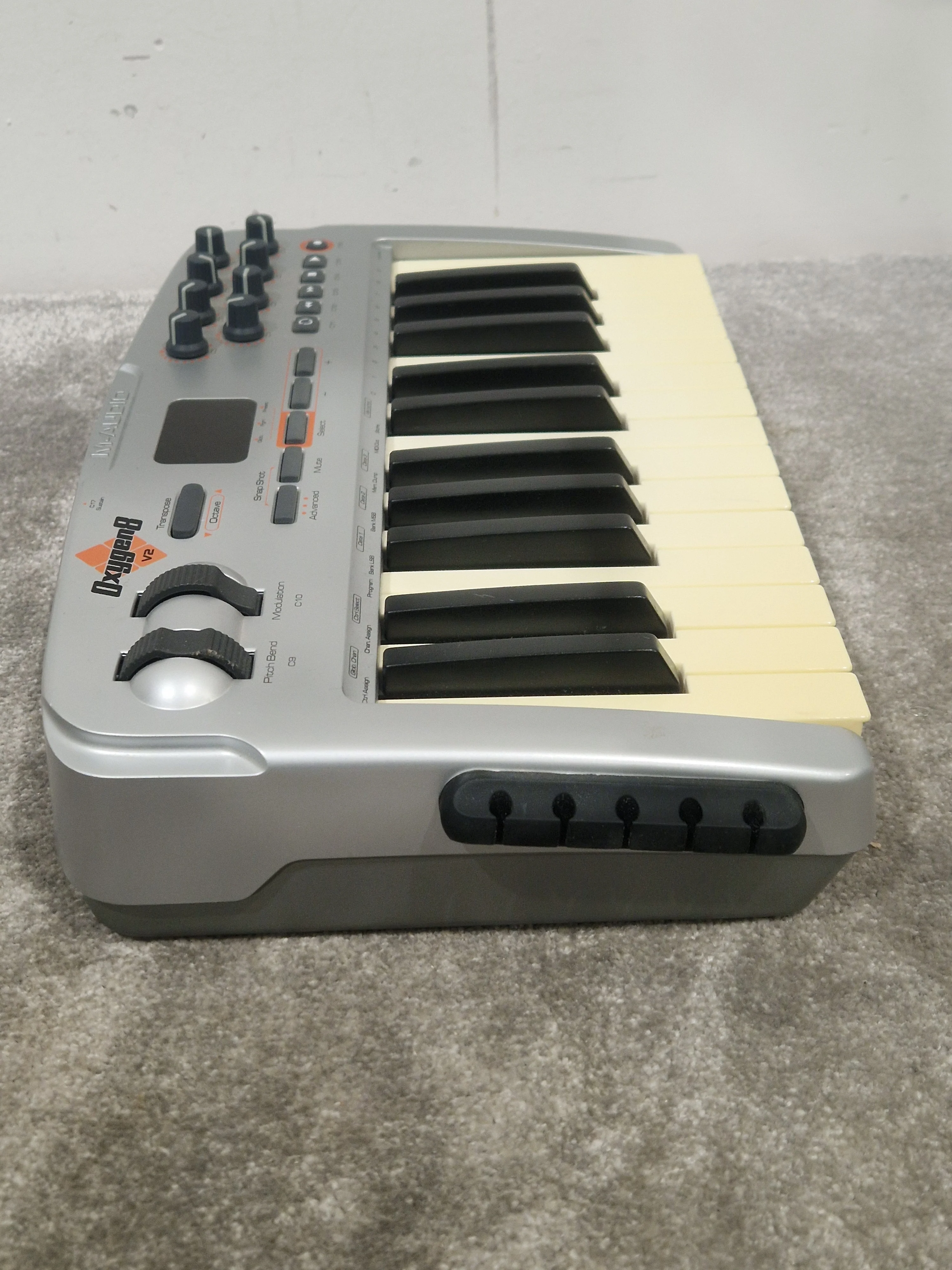 M-AUDIO Oxygen 8 V2 MIDI Controller - Portable Design - Good w/ Original Box & USB Cable - Image 15