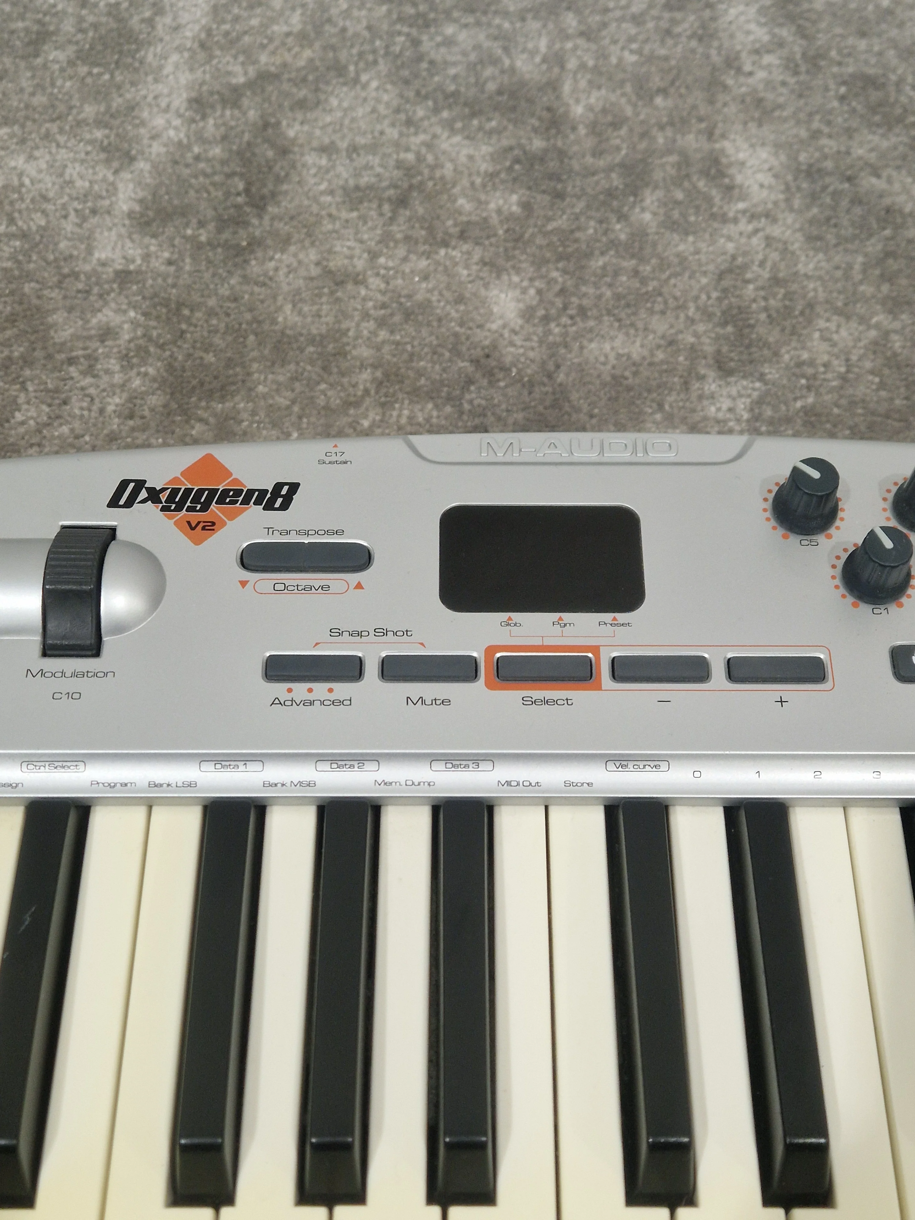 M-AUDIO Oxygen 8 V2 MIDI Controller - Portable Design - Good w/ Original Box & USB Cable - Image 5