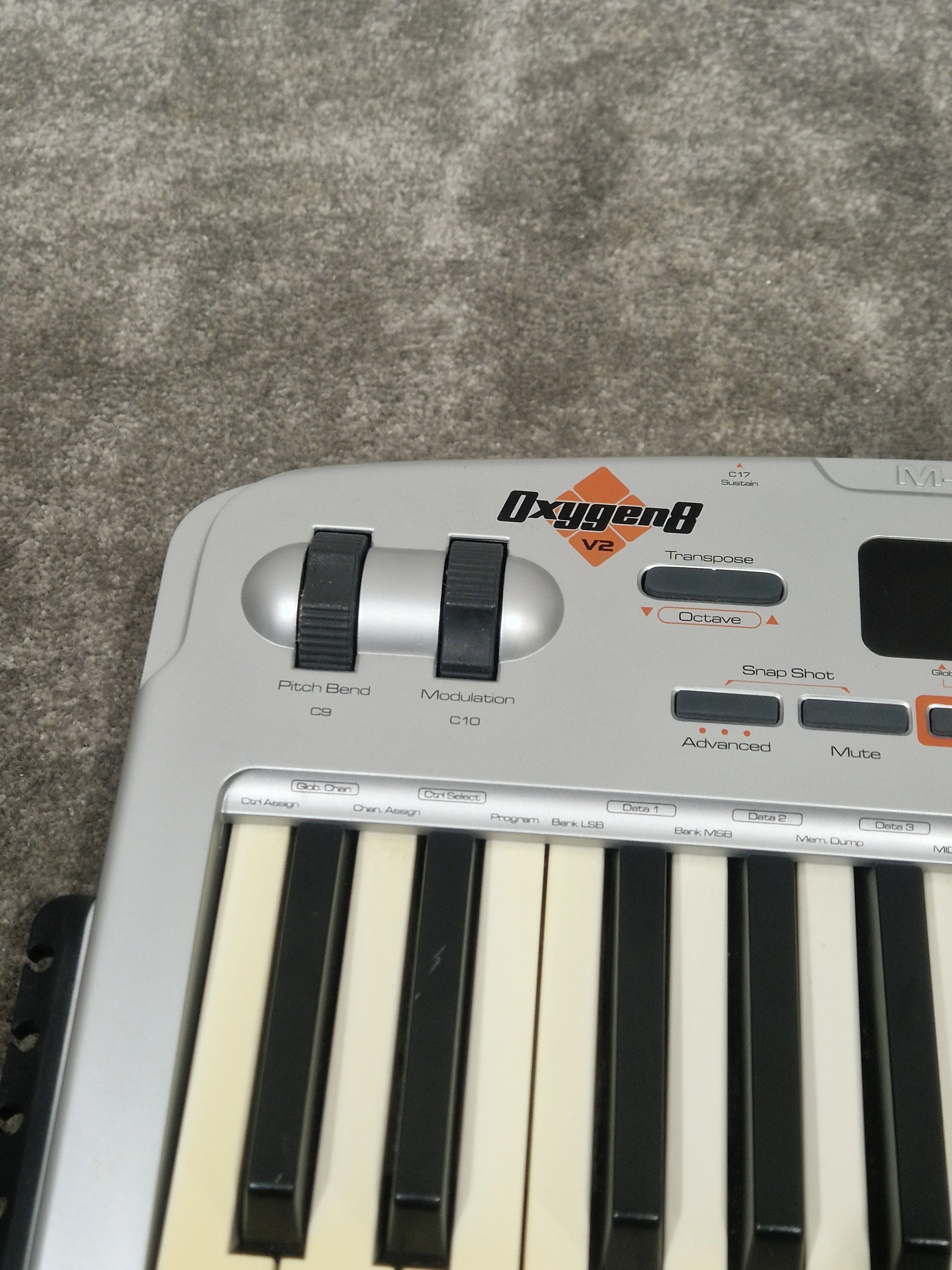 M-AUDIO Oxygen 8 V2 MIDI Controller - Portable Design - Good w/ Original Box & USB Cable - Image 6