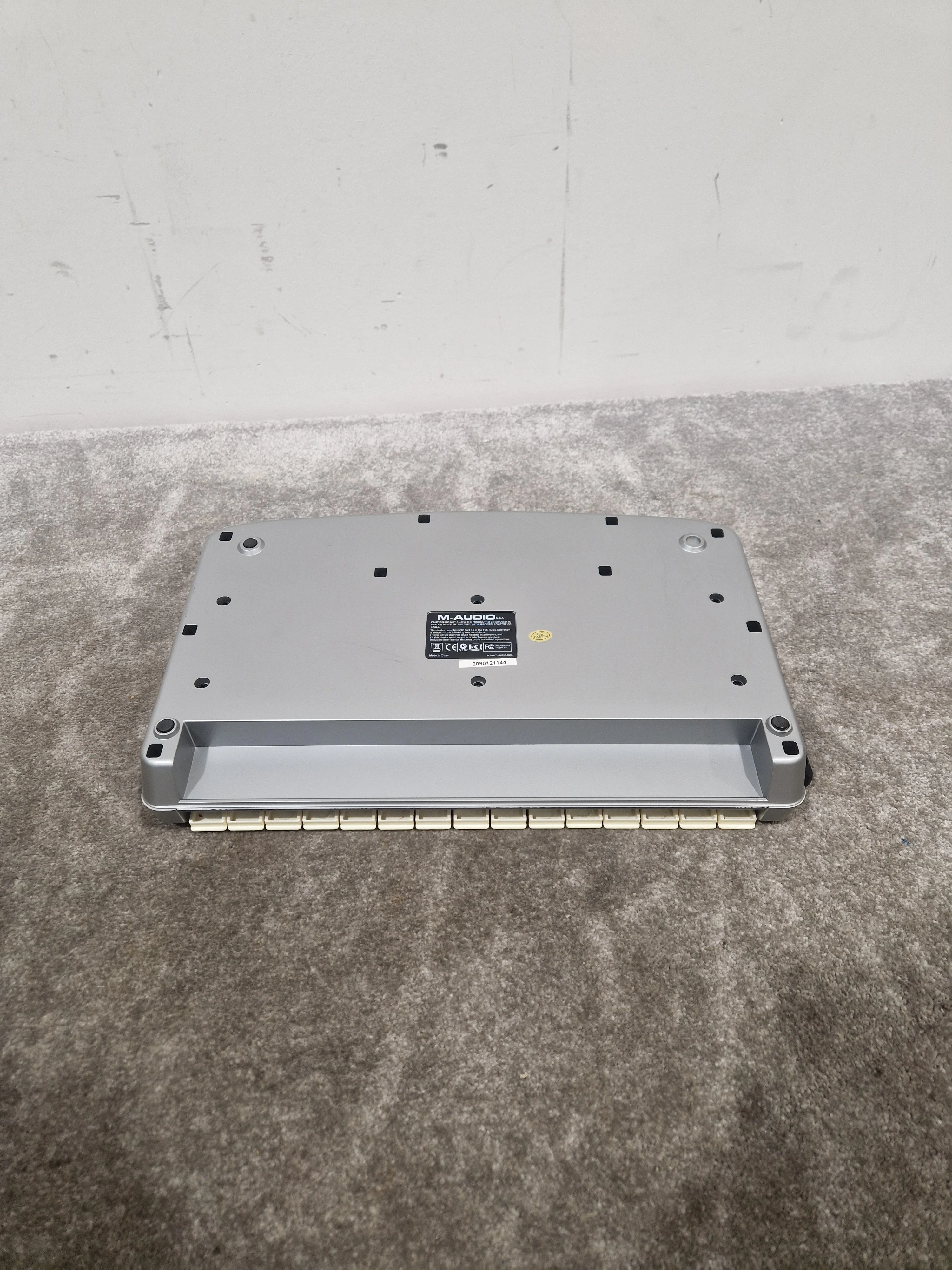 M-AUDIO Oxygen 8 V2 MIDI Controller - Portable Design - Good w/ Original Box & USB Cable - Image 8
