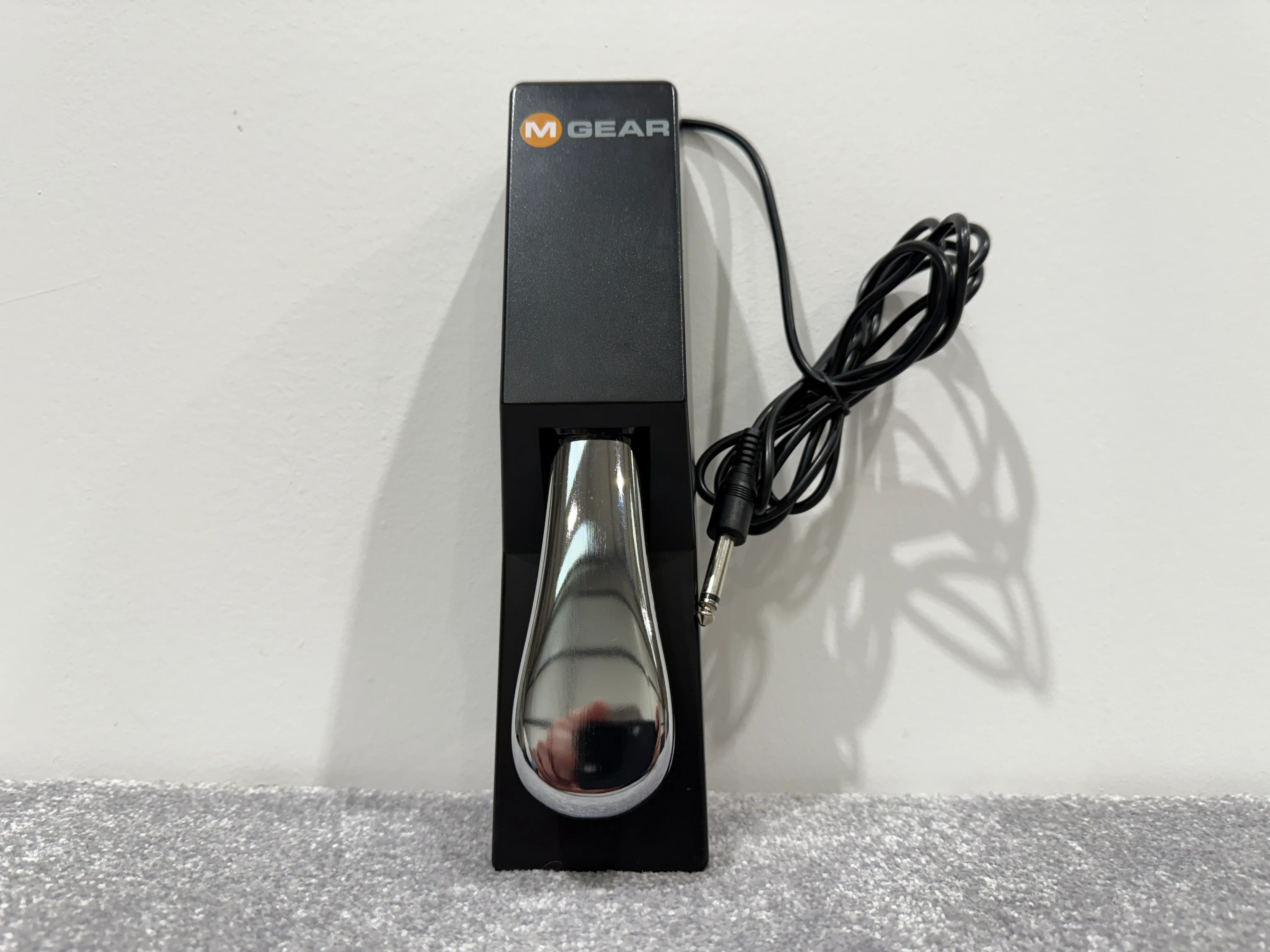 M Gear, M-Audio SP-2 - Universal Sustain Pedal with Piano Style Action - for MIDI Keyboards, Digital Pianos, Electronic Keyboards & More - Image 2