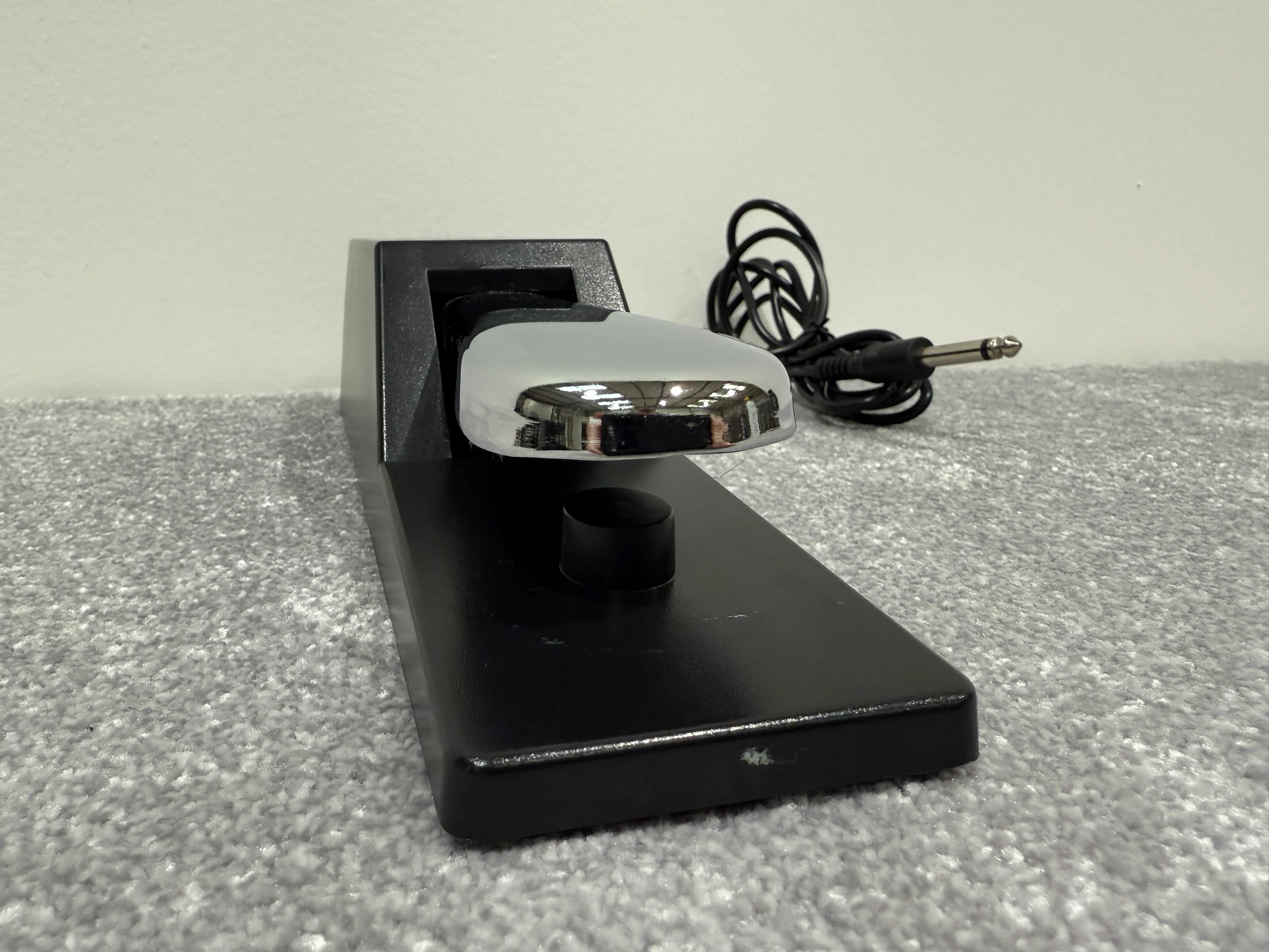 M Gear, M-Audio SP-2 - Universal Sustain Pedal with Piano Style Action - for MIDI Keyboards, Digital Pianos, Electronic Keyboards & More - Image 3