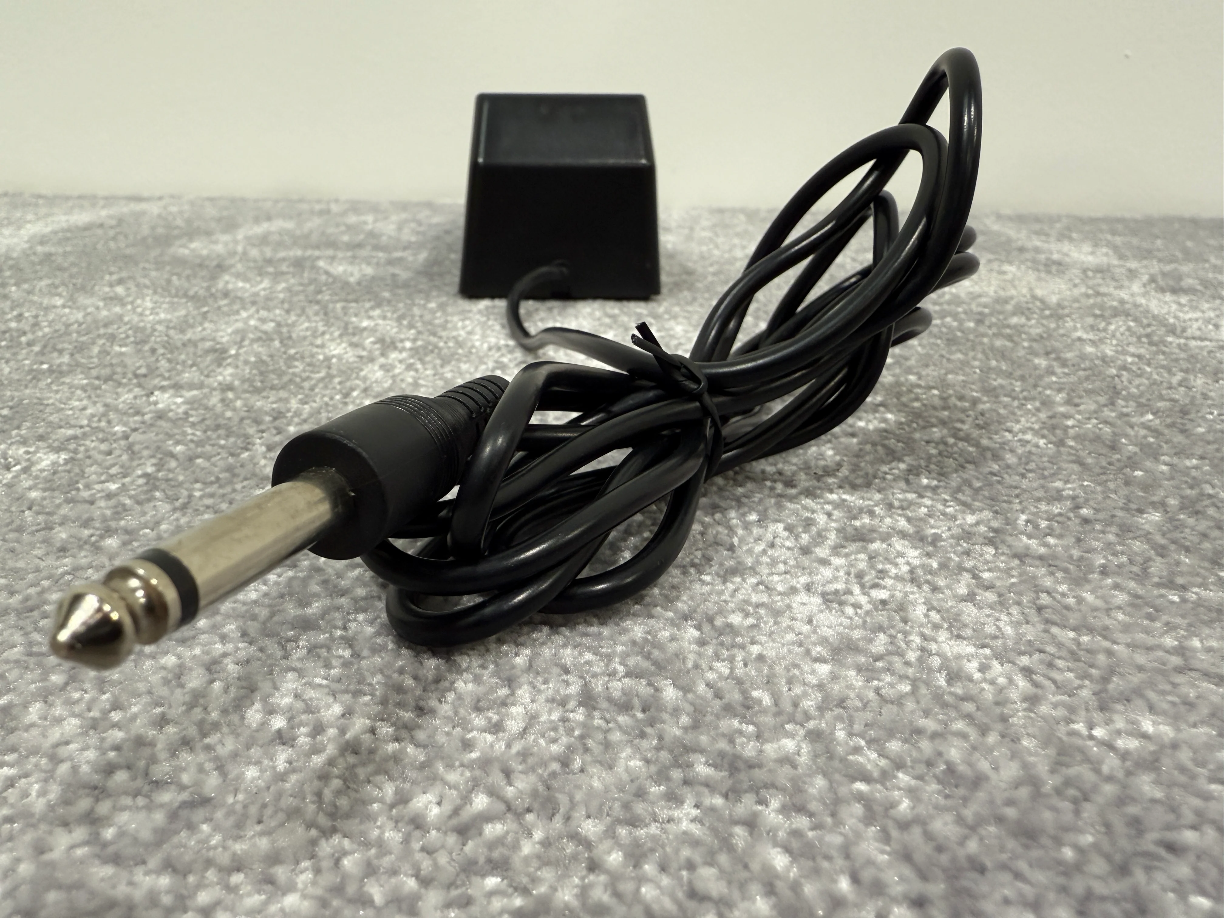 M Gear, M-Audio SP-2 - Universal Sustain Pedal with Piano Style Action - for MIDI Keyboards, Digital Pianos, Electronic Keyboards & More - Image 6