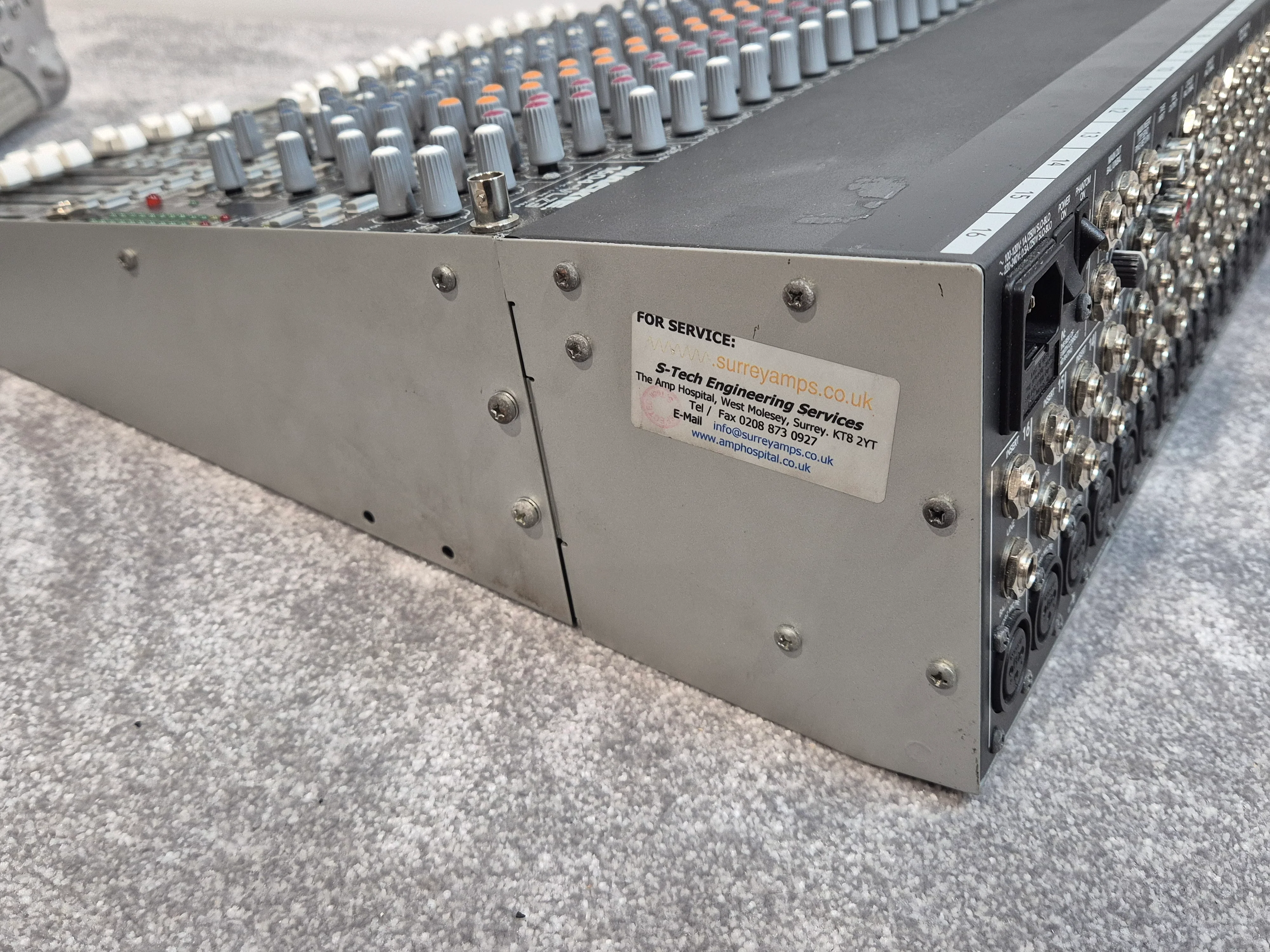 Mackie 1604 VLZ3 - 16-Channel Compact Mixer + Flight Case - Image 5
