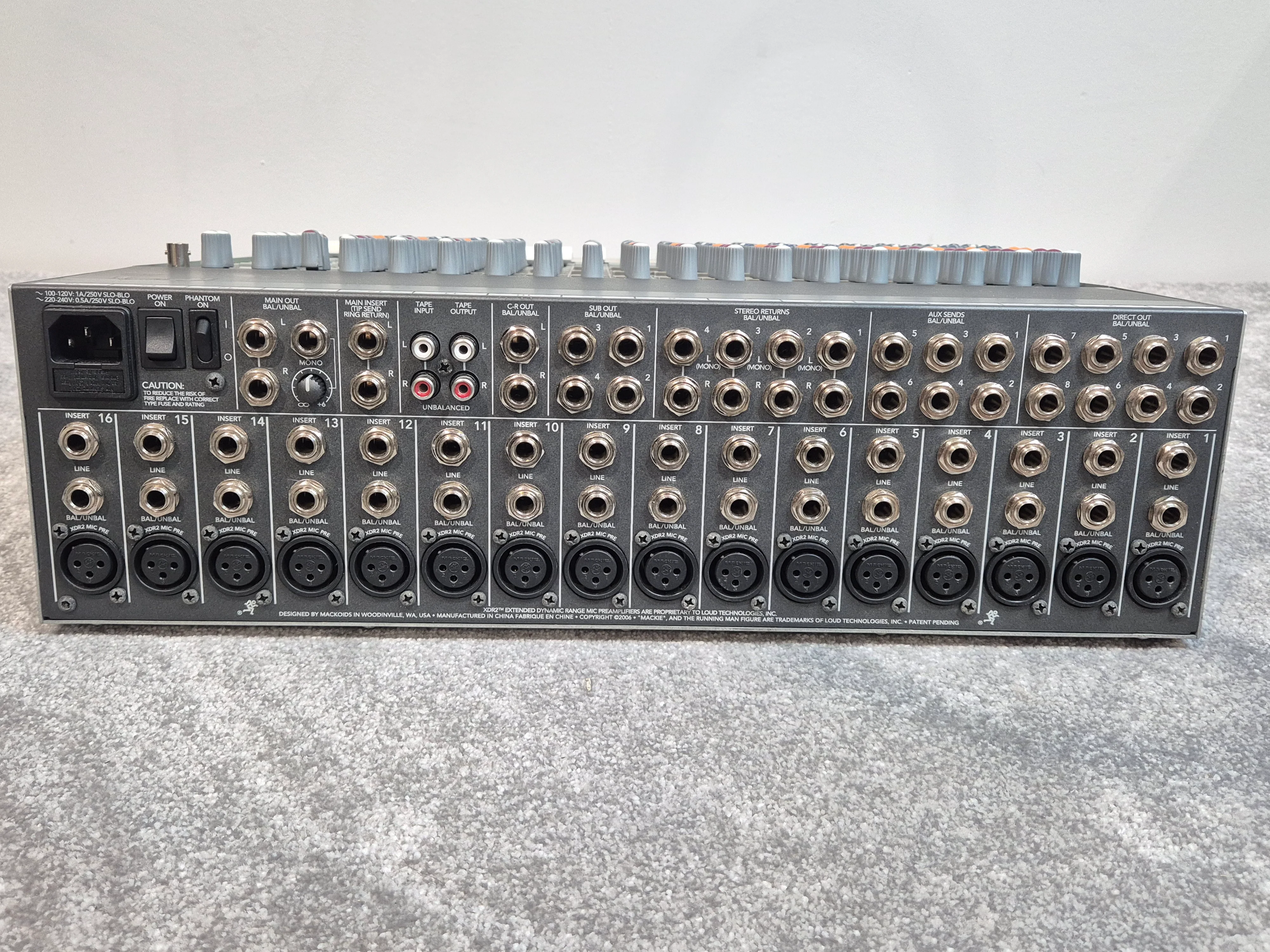 Mackie 1604 VLZ3 - 16-Channel Compact Mixer + Flight Case - Image 6
