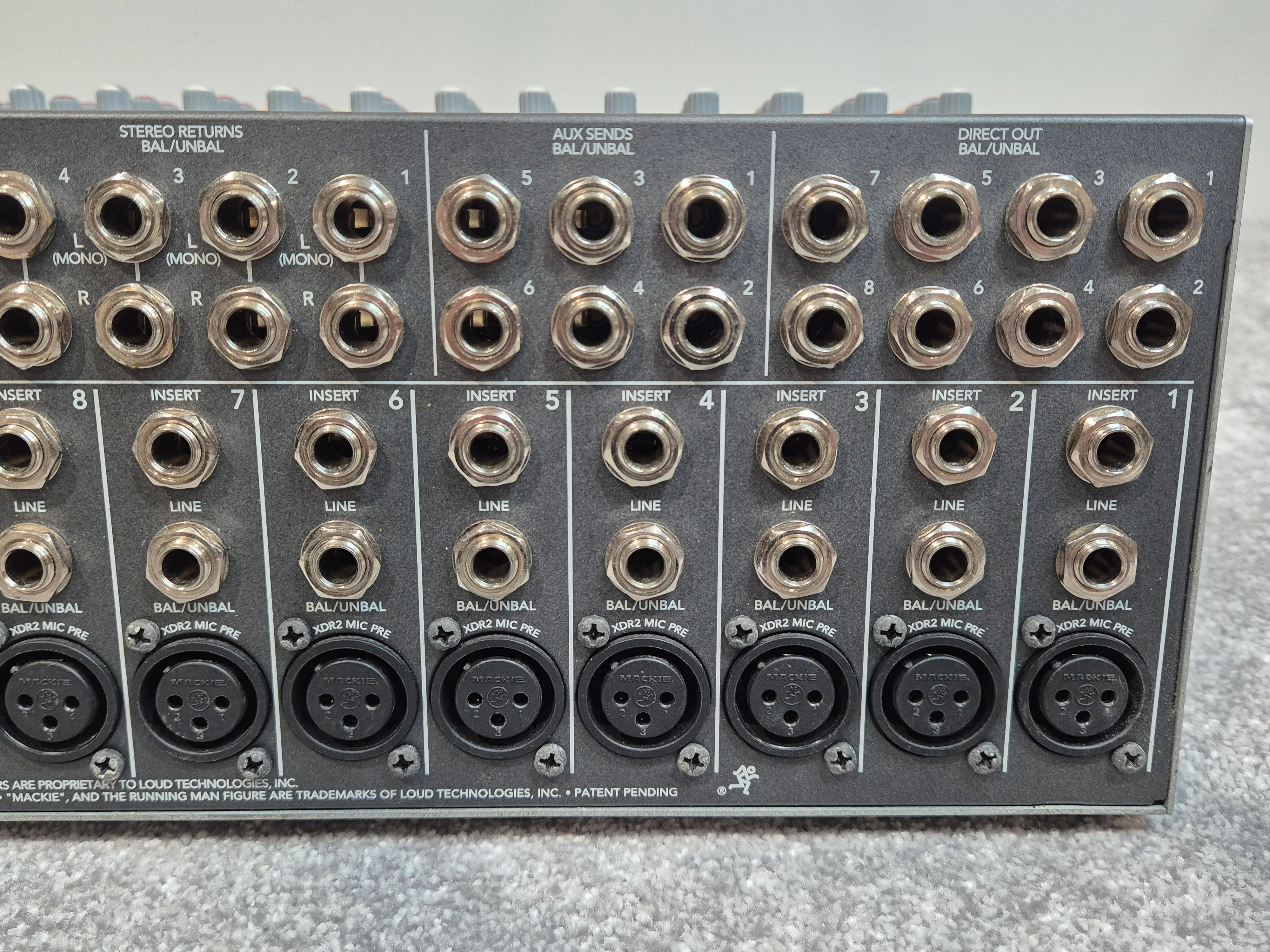 Mackie 1604 VLZ3 - 16-Channel Compact Mixer + Flight Case - Image 7