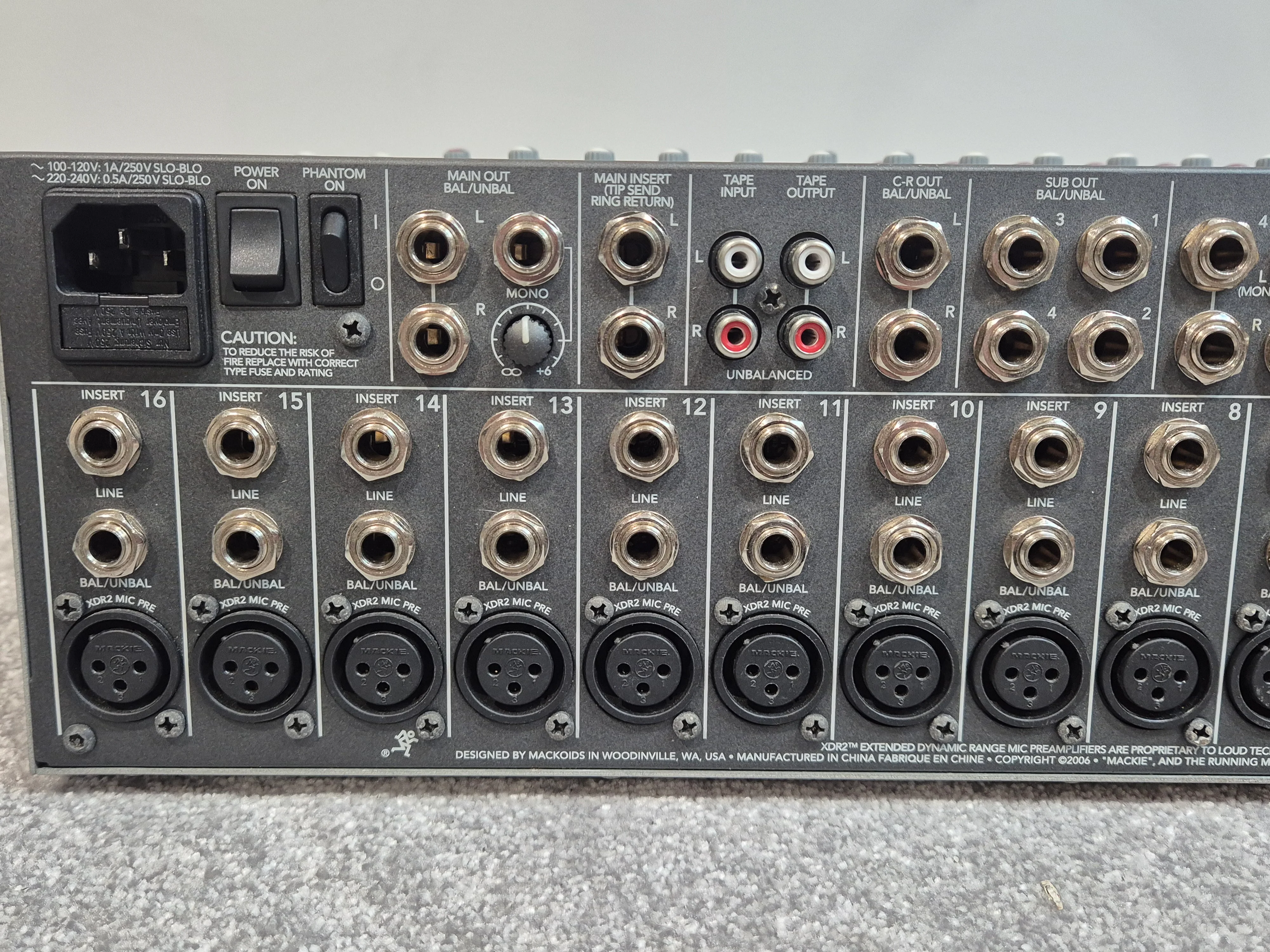 Mackie 1604 VLZ3 - 16-Channel Compact Mixer + Flight Case - Image 8