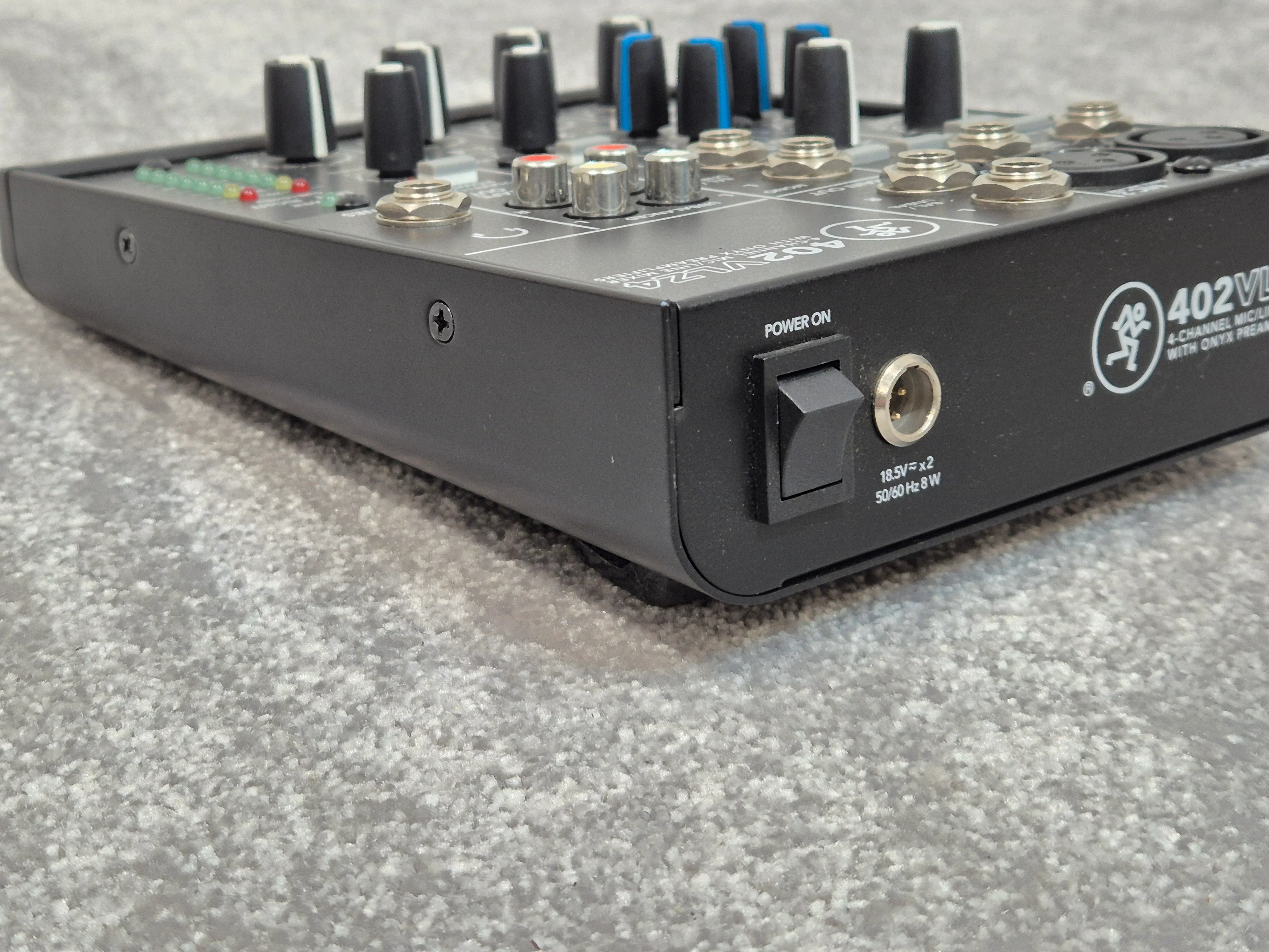 Mackie 402VLZ4 - 4-channel Compact Analogue Mixer - Image 5