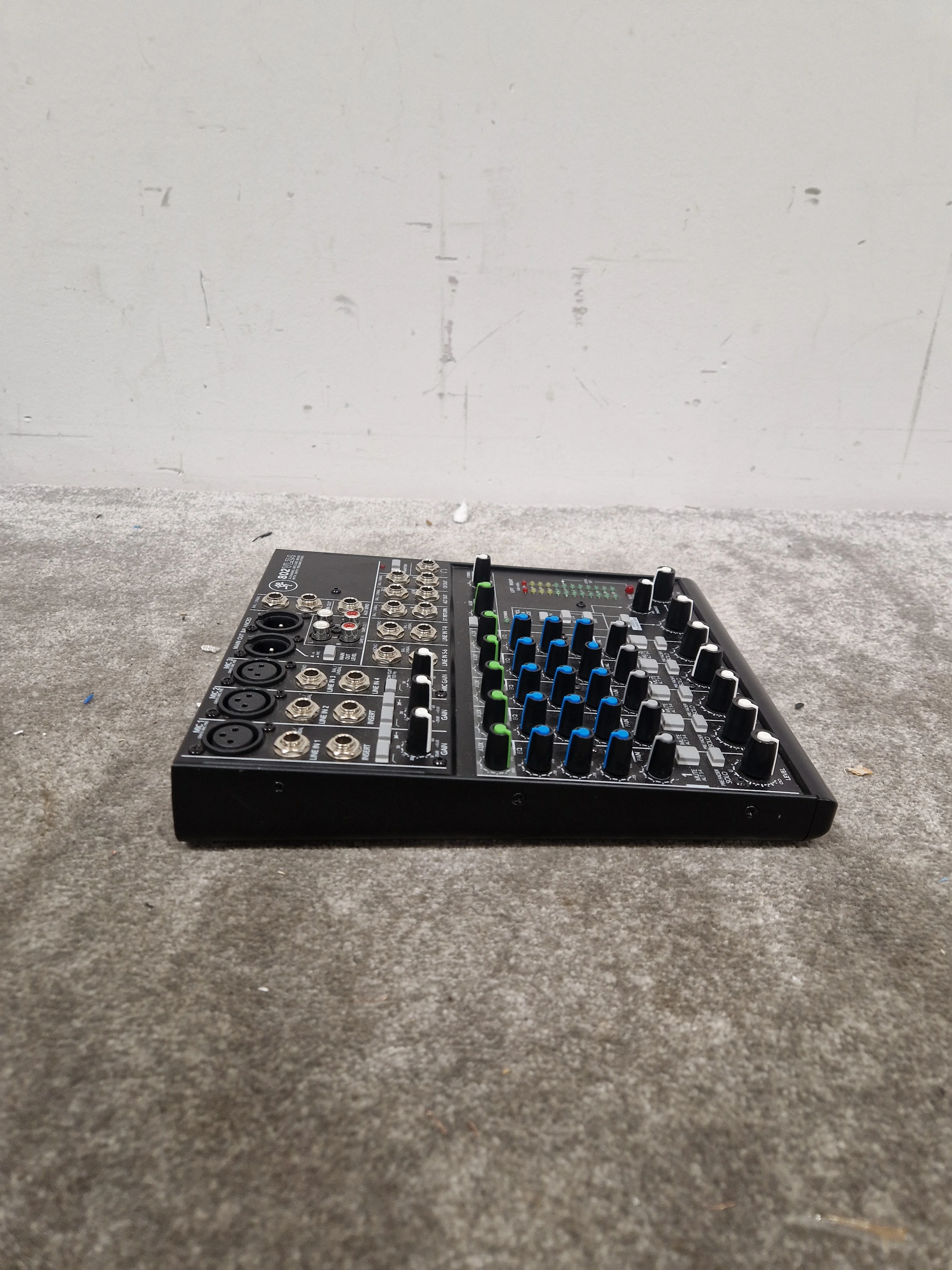 Mackie 802VLZ4 - 8-Channel Mic/Line Mixer with Onyx Preamps - Excellent w/ Original Box - Image 8