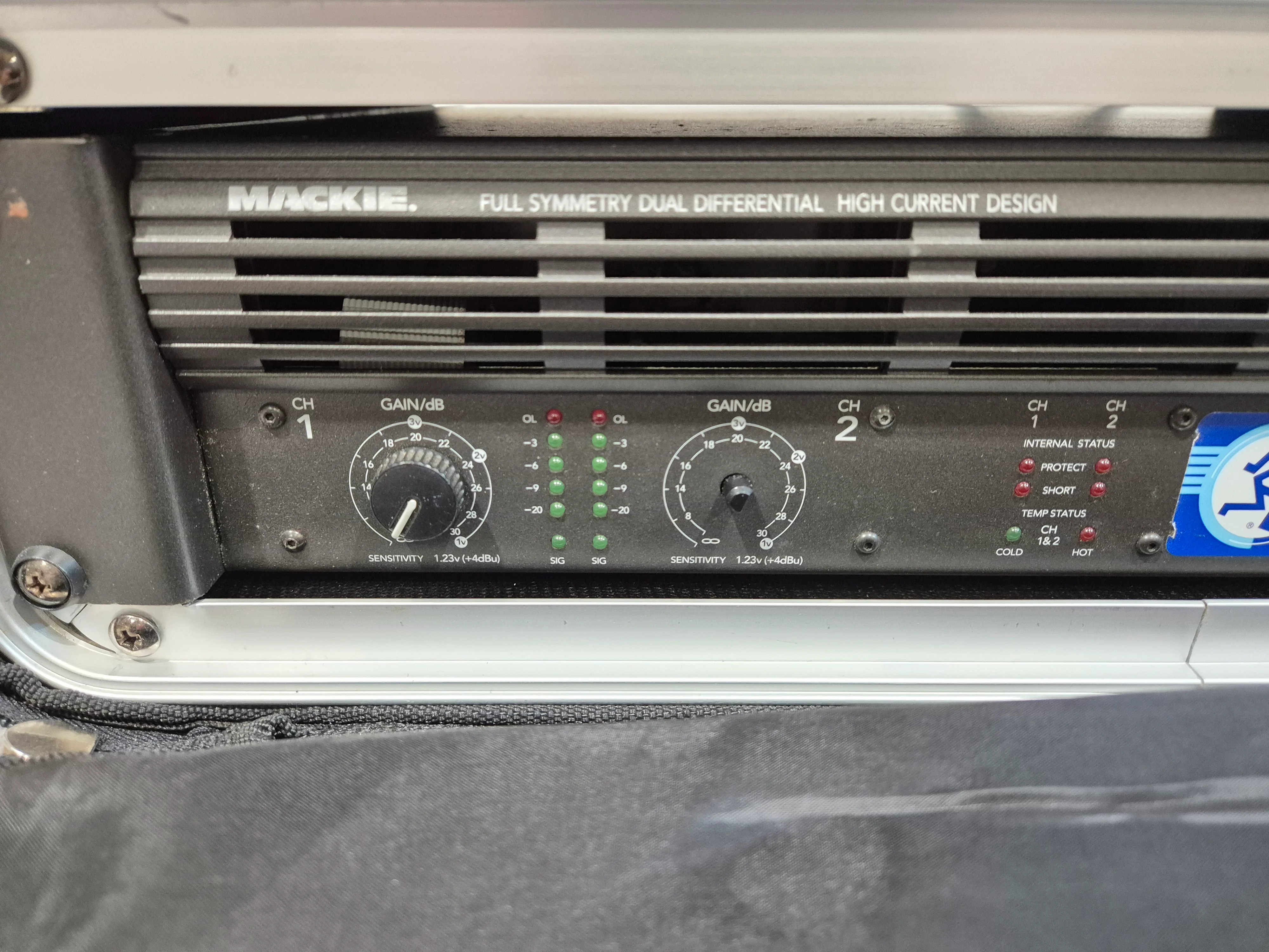 Mackie FR M1400 Amplifier - Dual-Channel - High-Power Output Amplifier - Image 2