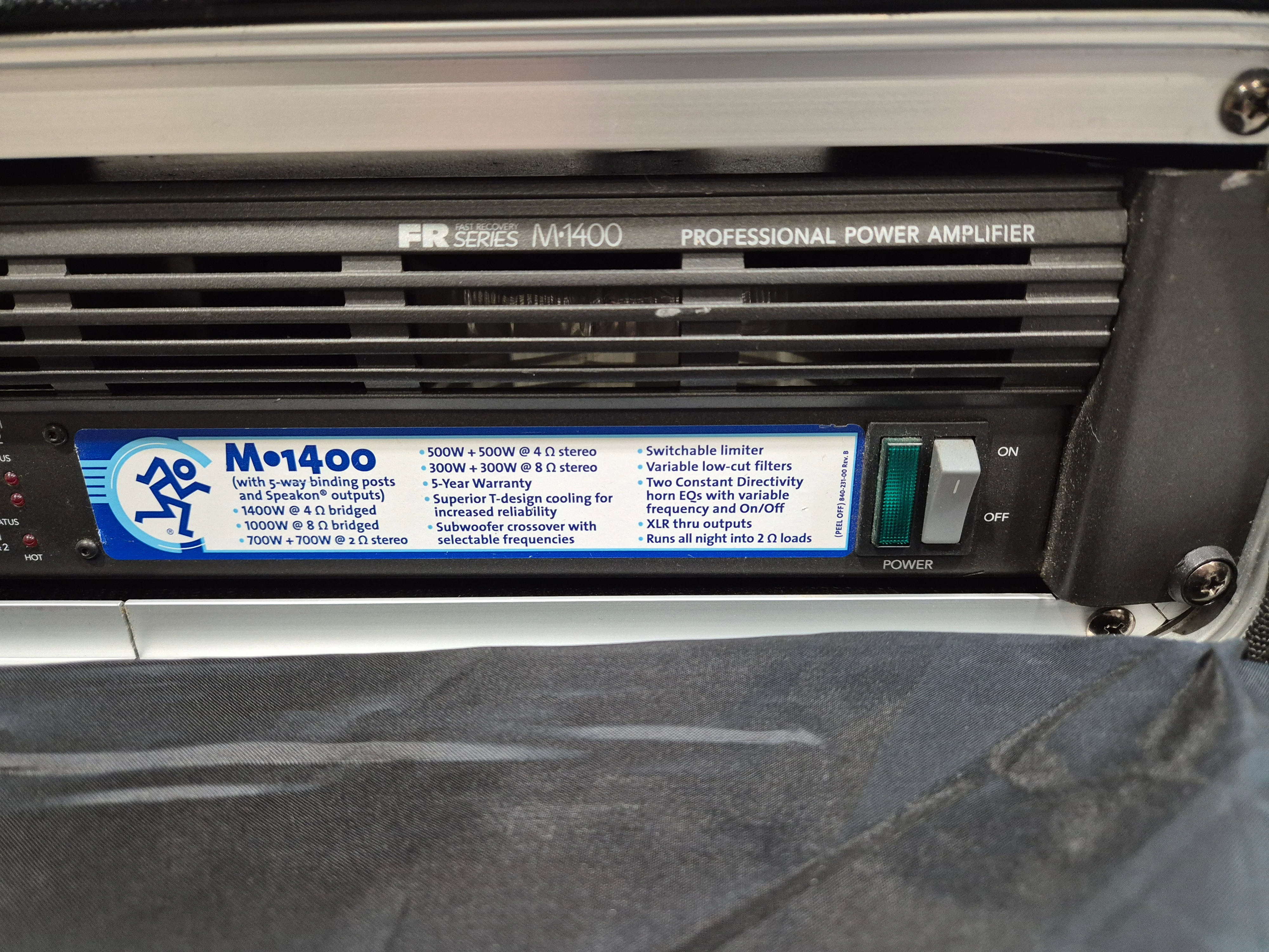 Mackie FR M1400 Amplifier - Dual-Channel - High-Power Output Amplifier - Image 3