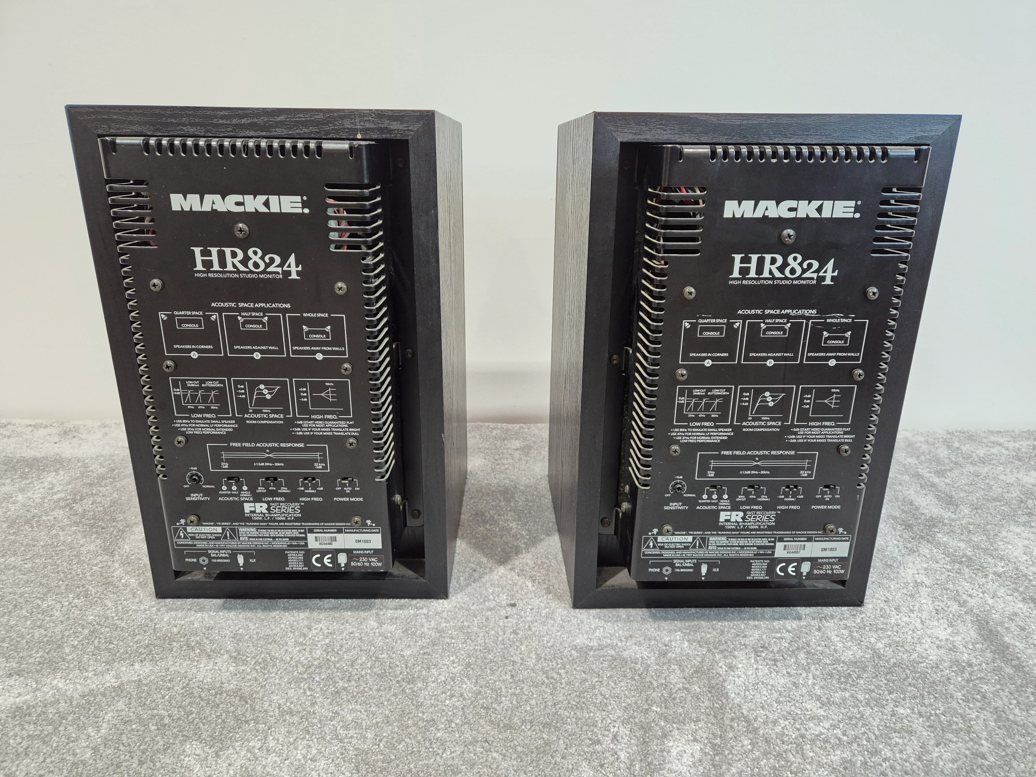Mackie HR824 - 8-inch Active studio monitor - Pair ( One Faulty Woofer) - Image 6