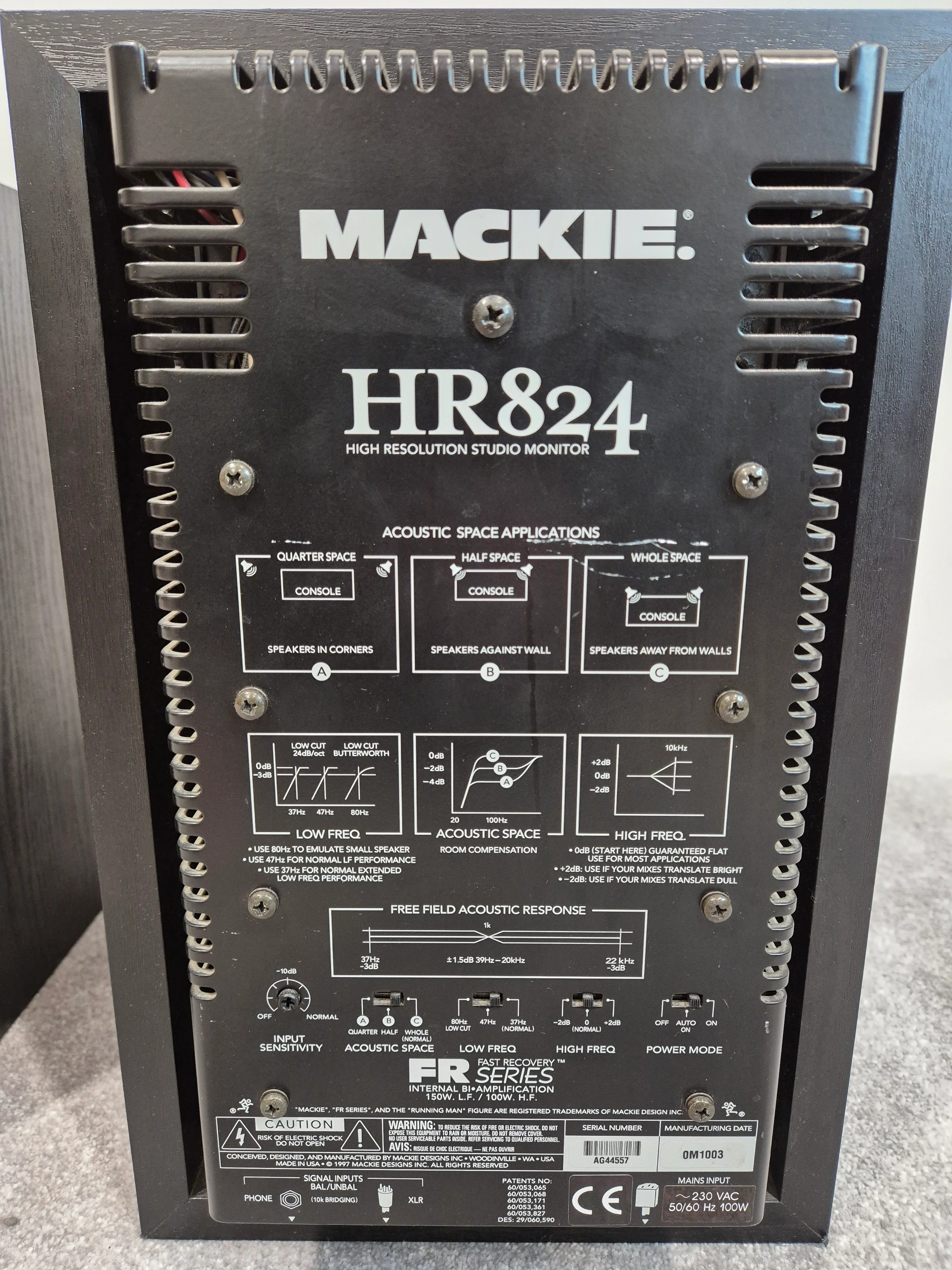 Mackie HR824 - 8-inch Active studio monitor - Pair ( One Faulty Woofer) - Image 7