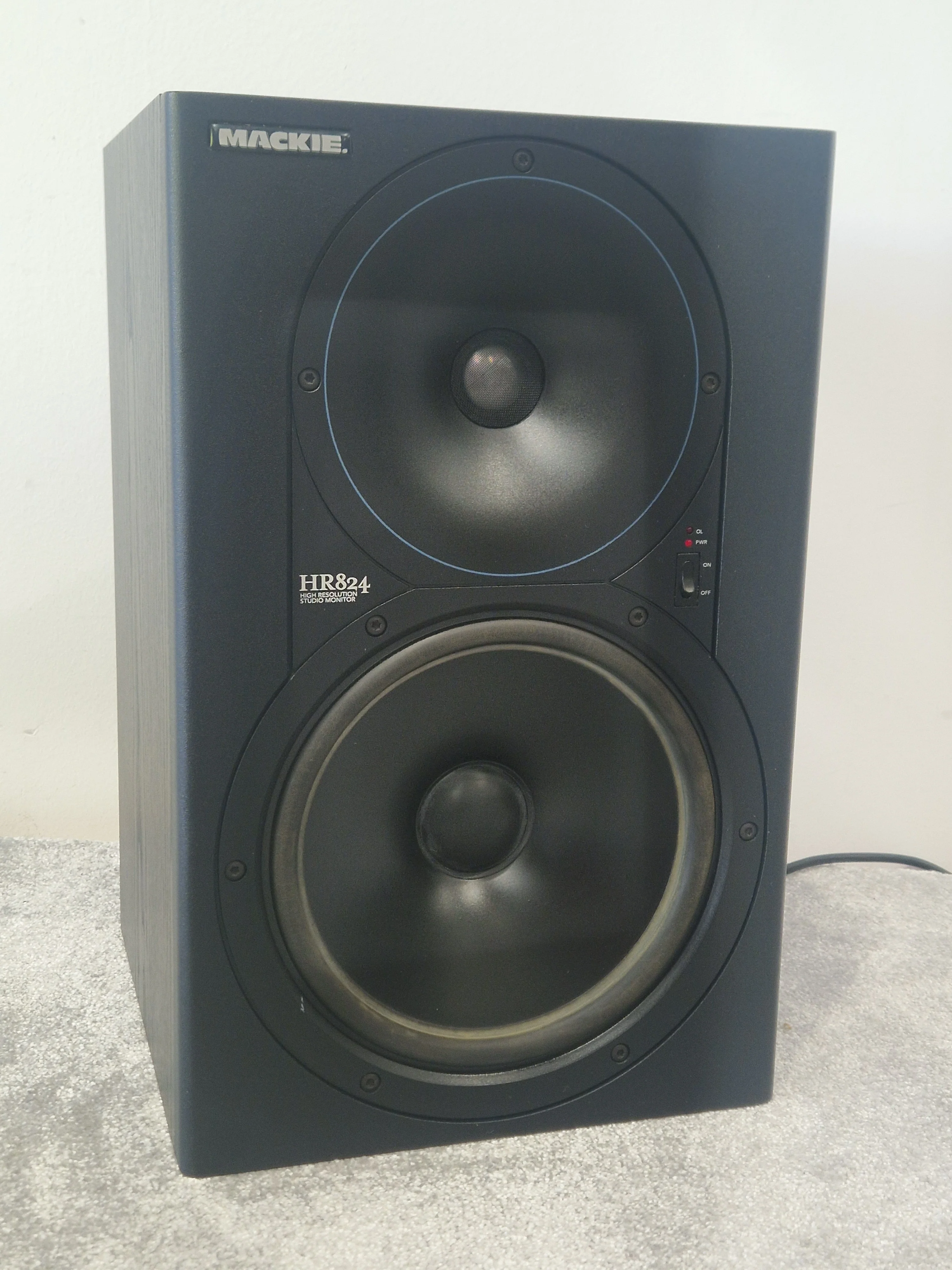 Mackie HR824 Powered Studio Monitor – Active Bi-Amp Speaker - Very Good - Image 2