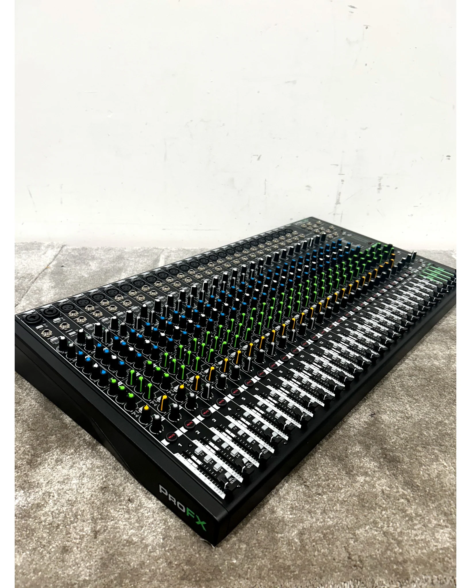 Mackie ProFX30 v3 - Mixer - Black - Excellent - Image 2