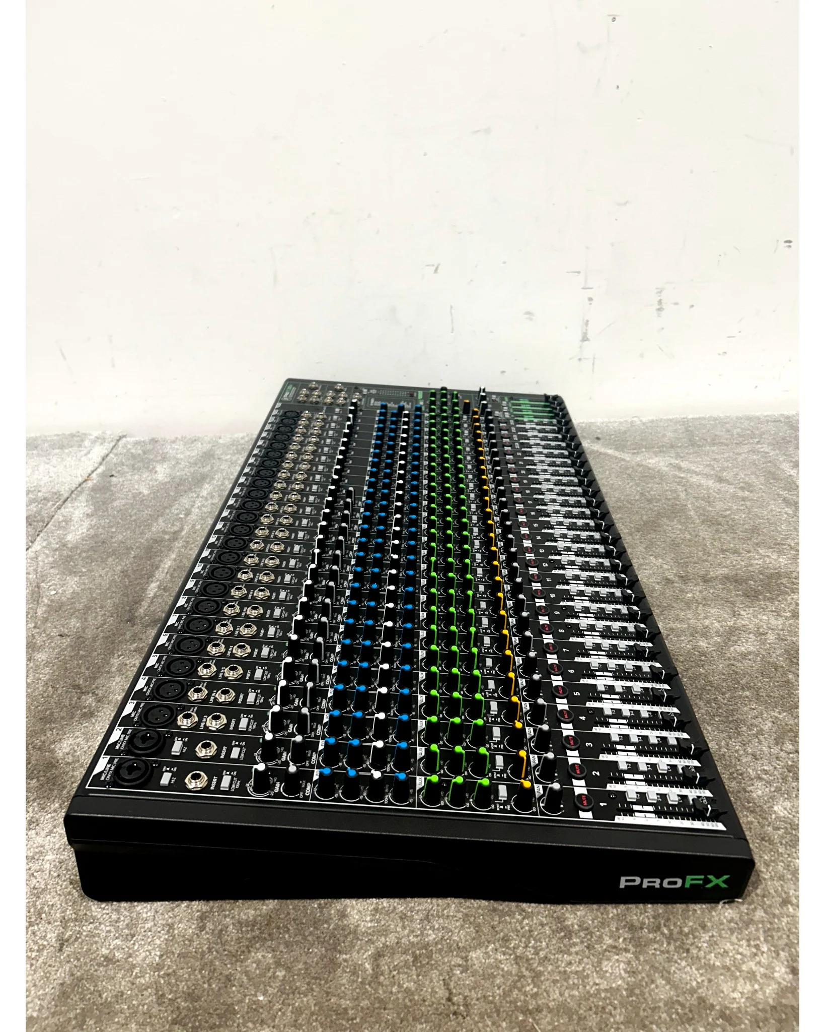 Mackie ProFX30 v3 - Mixer - Black - Excellent - Image 3