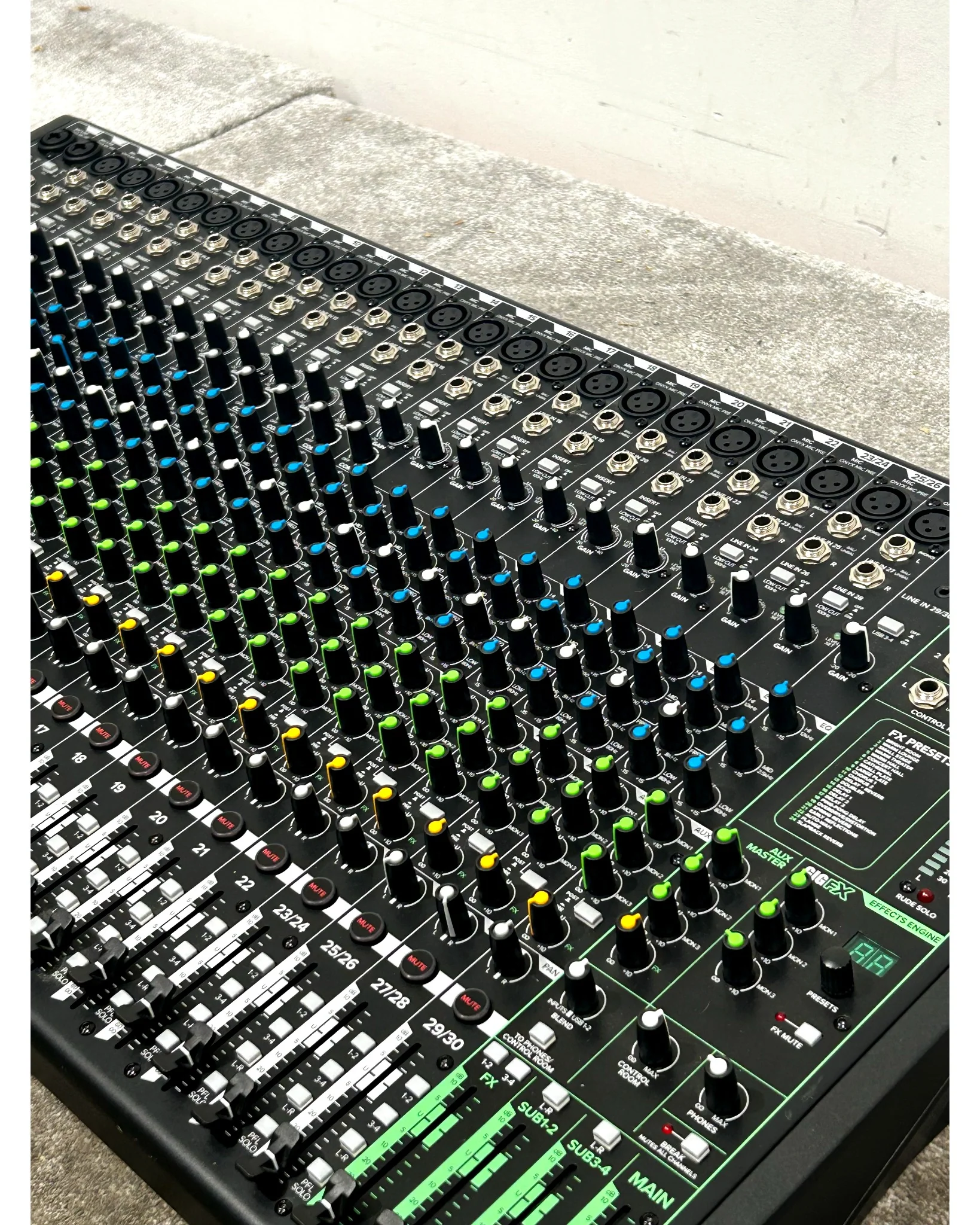 Mackie ProFX30 v3 - Mixer - Black - Excellent - Image 8