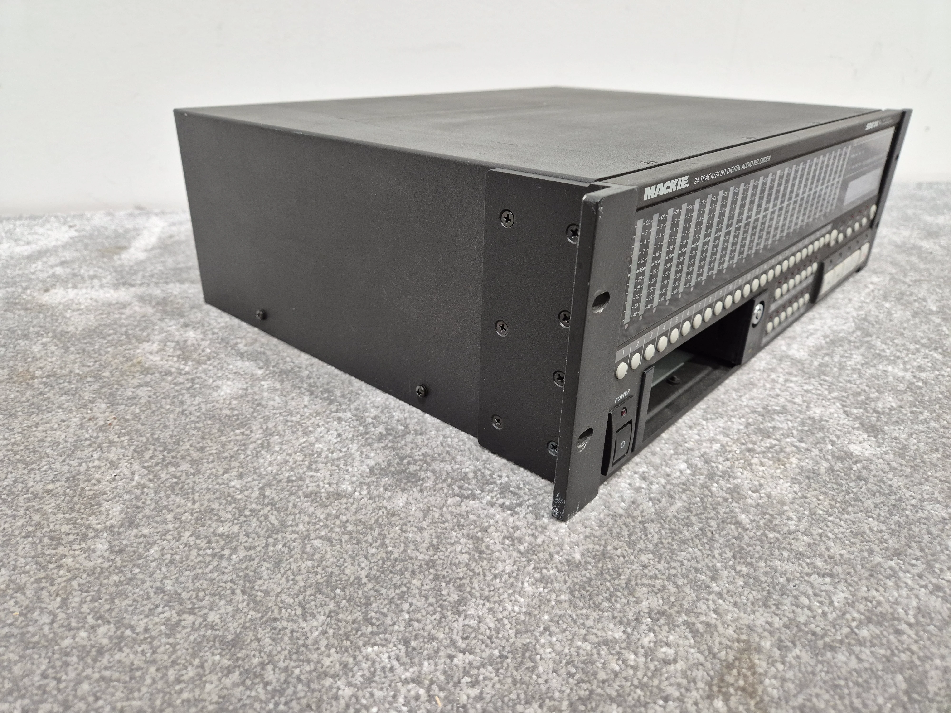 Mackie SDR24/96 - Hard Drive Recorder w/ Removable Hard Drive - Image 4