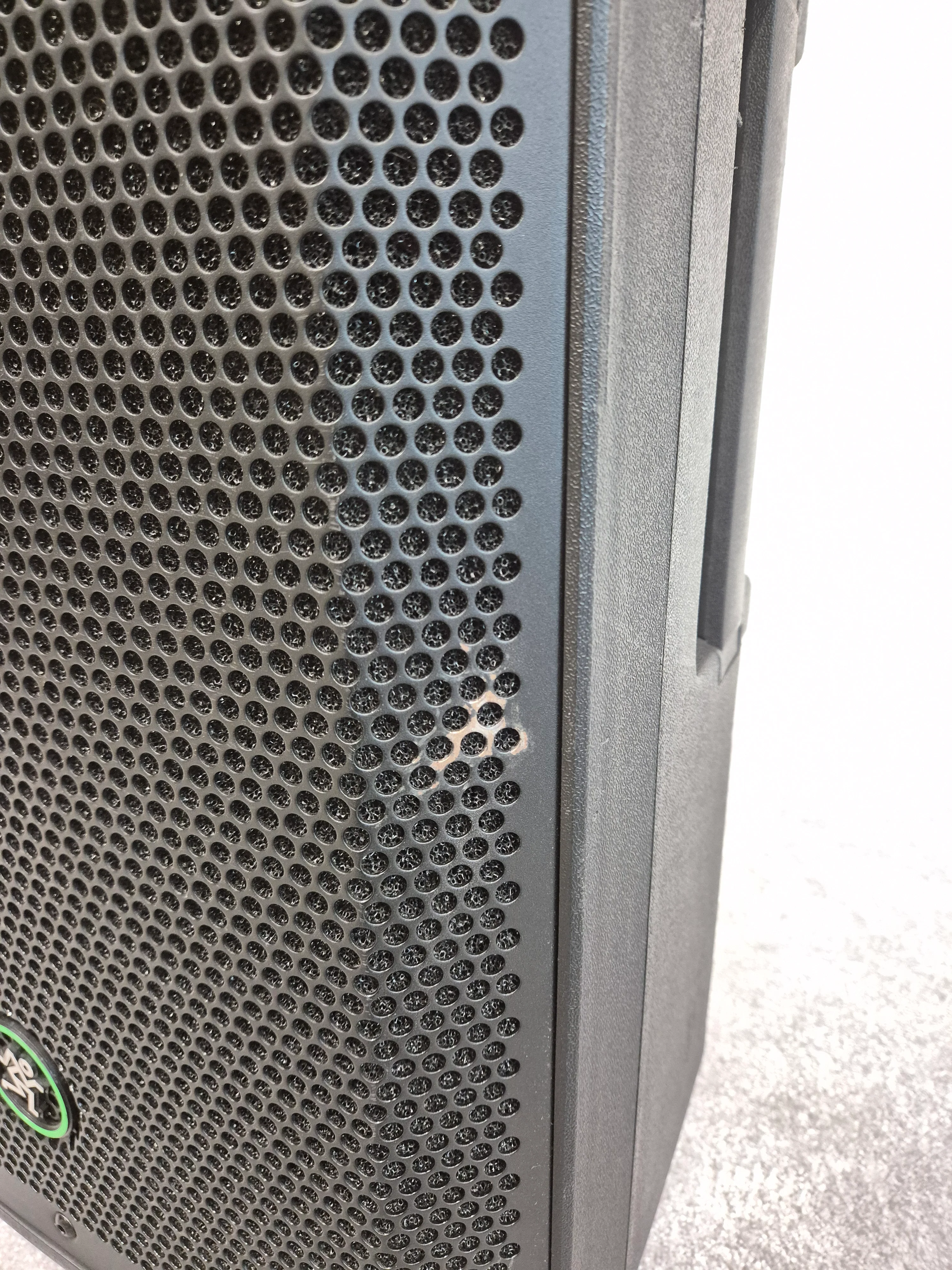 Mackie Thrash 212 - 1300 watts Active PA Speaker (Very Good Condition) - Image 2