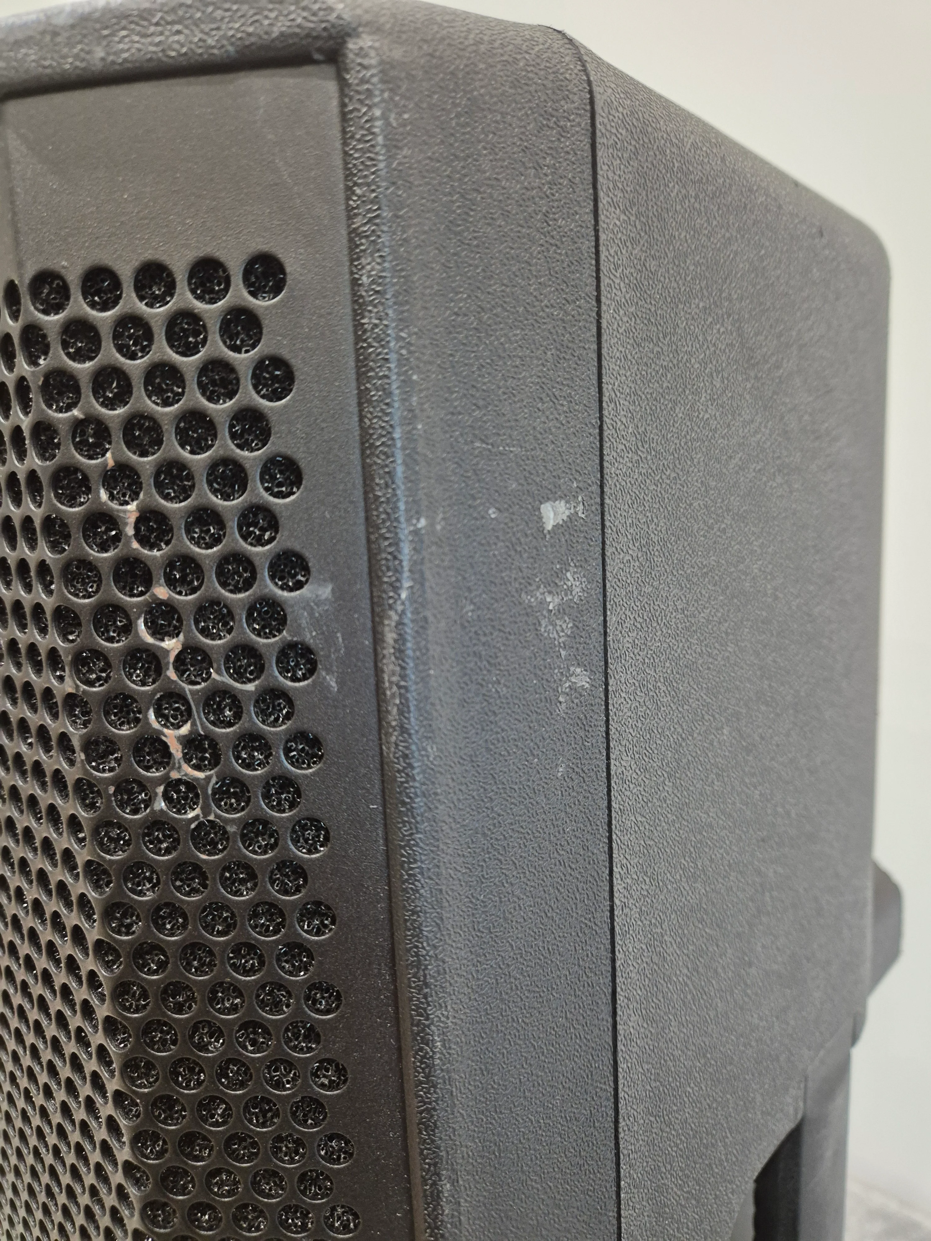 Mackie Thrash 212 - 1300 watts Active PA Speaker (Very Good Condition) - Image 3