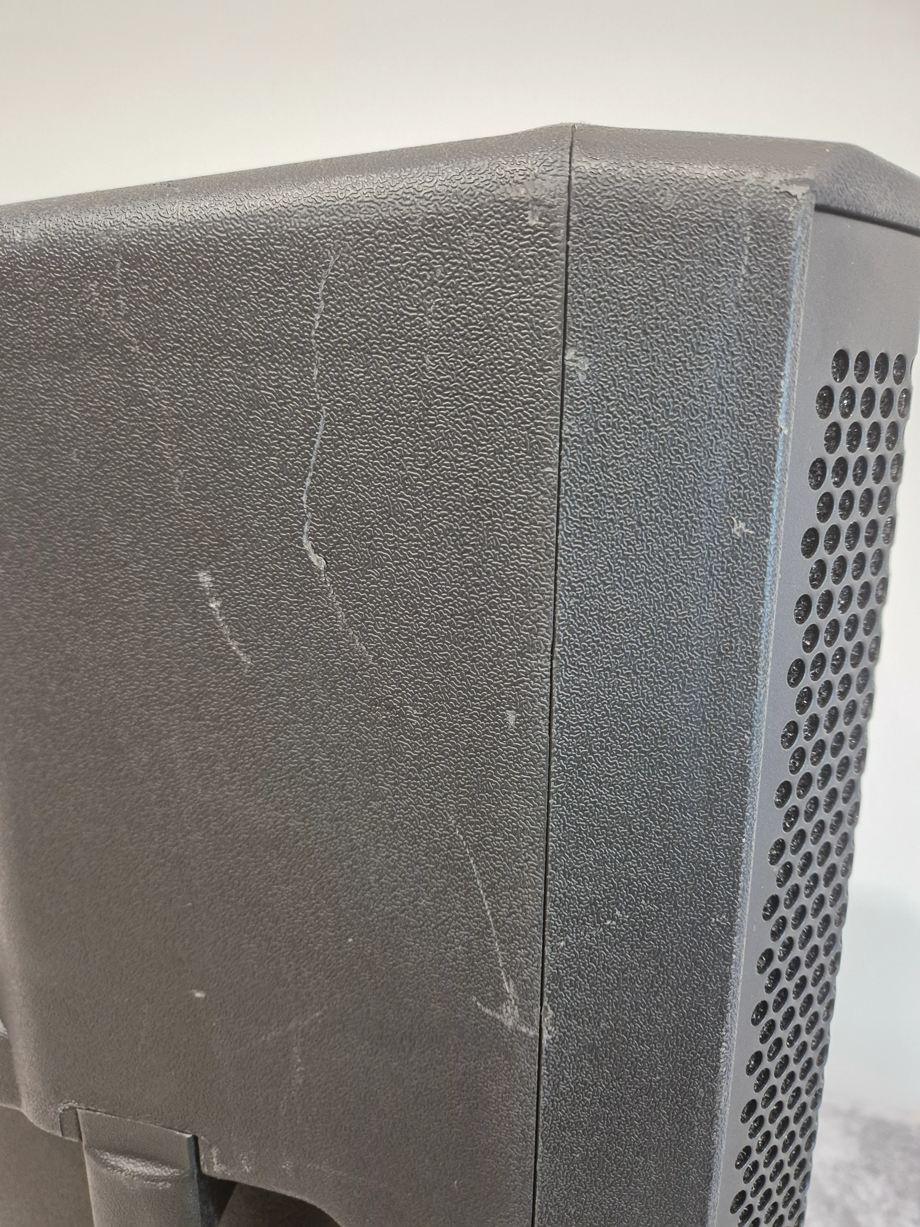 Mackie Thrash 212 - 1300 watts Active PA Speaker (Very Good Condition) - Image 5