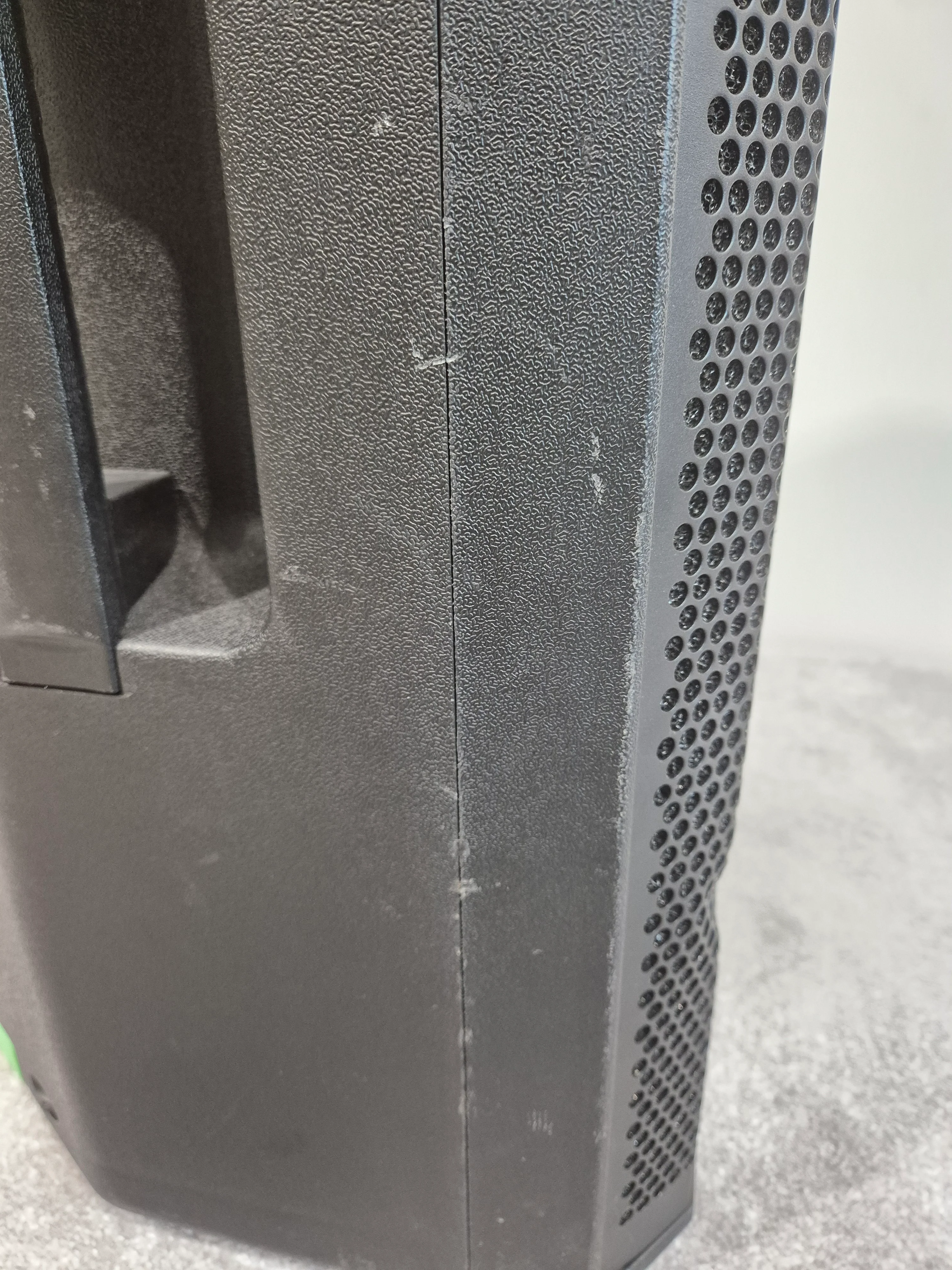 Mackie Thrash 212 - 1300 watts Active PA Speaker (Very Good Condition) - Image 6