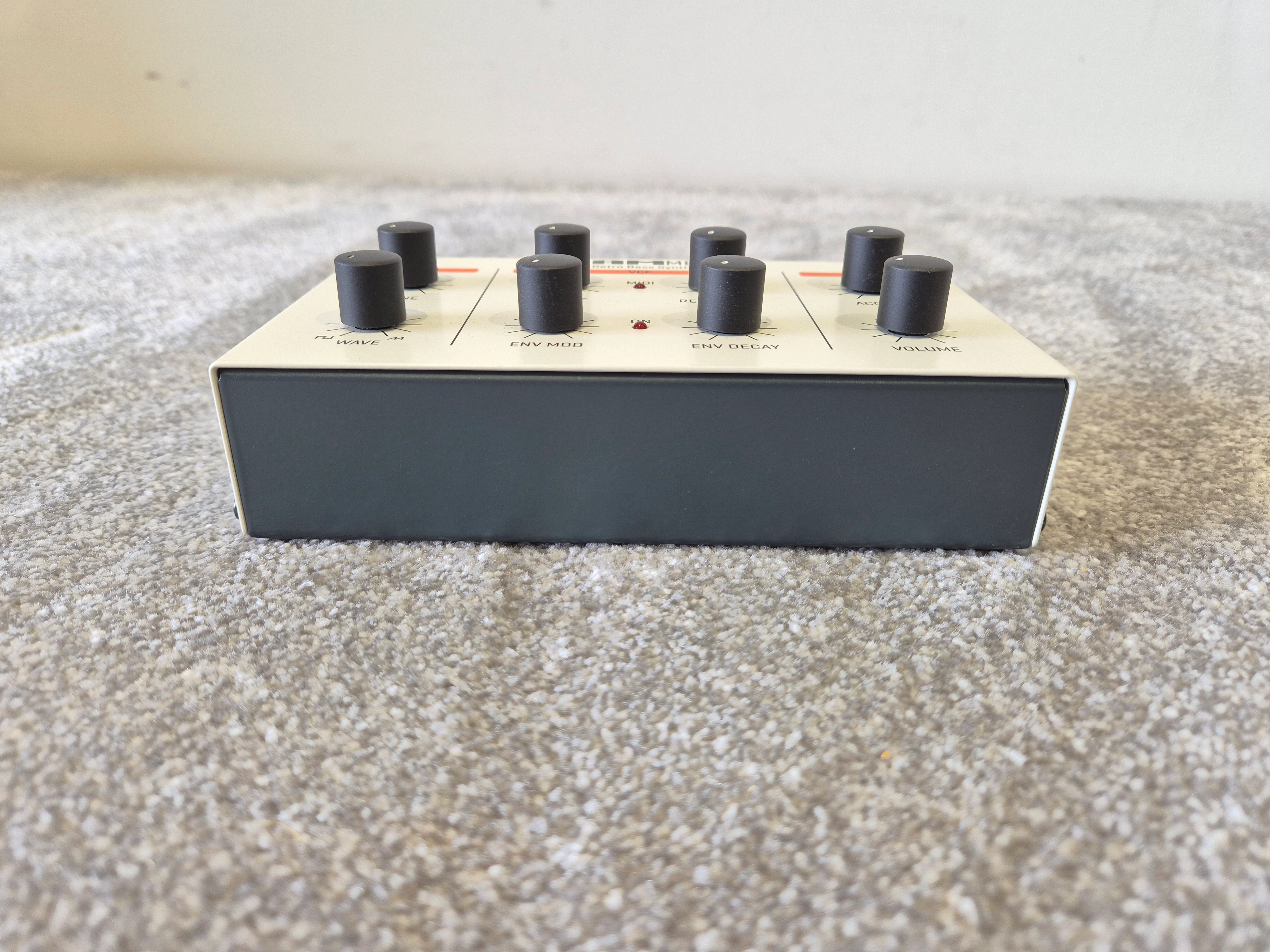 MAM MB33 - Analog Monophonic Synthesizer - Image 2