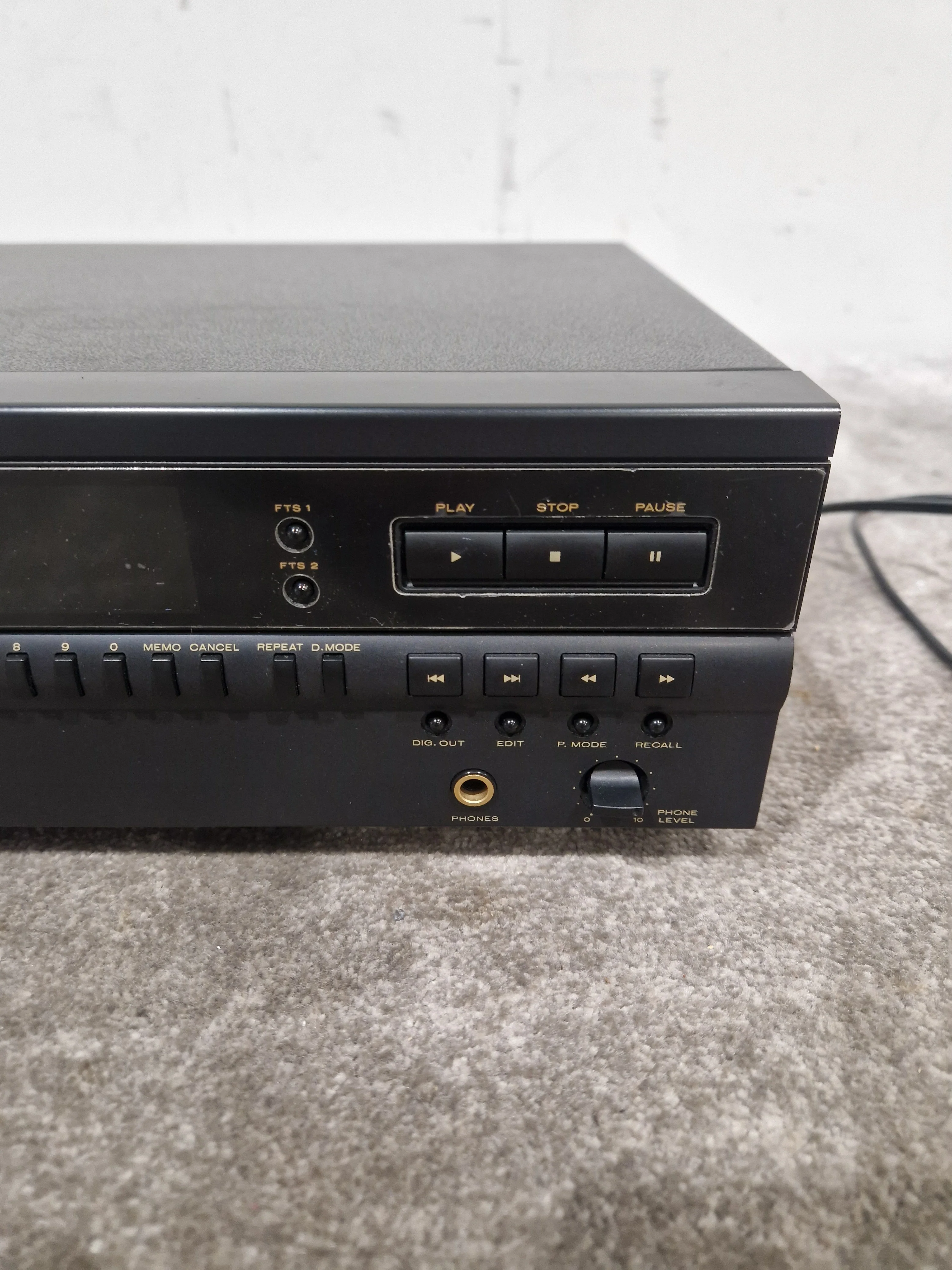 Marantz CD-52 MkII - CD Player - Spares or Repair w/ Power Supply & Remote - Image 3