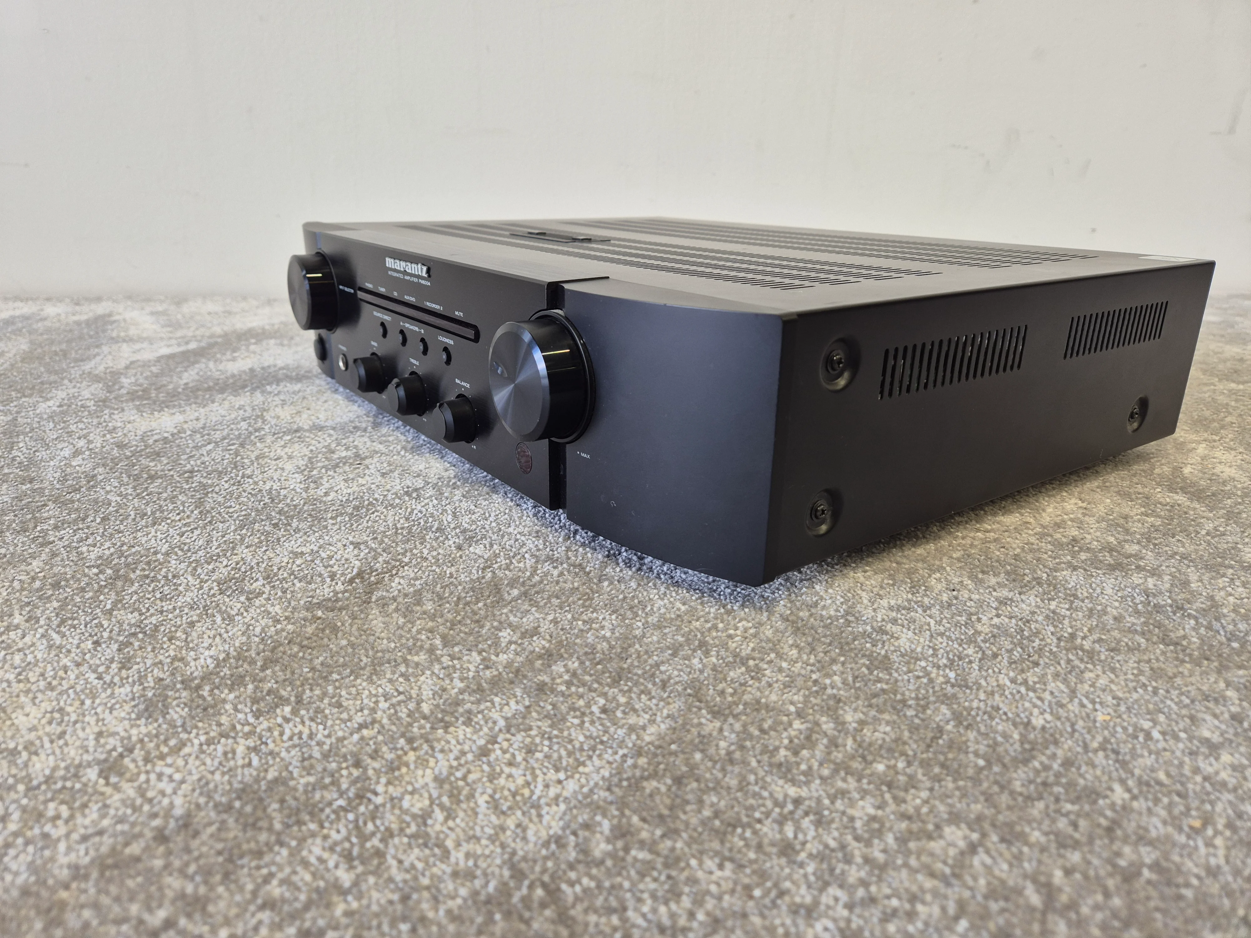 Marantz PM6004 - Stereo Integrated Amplifier - Image 12