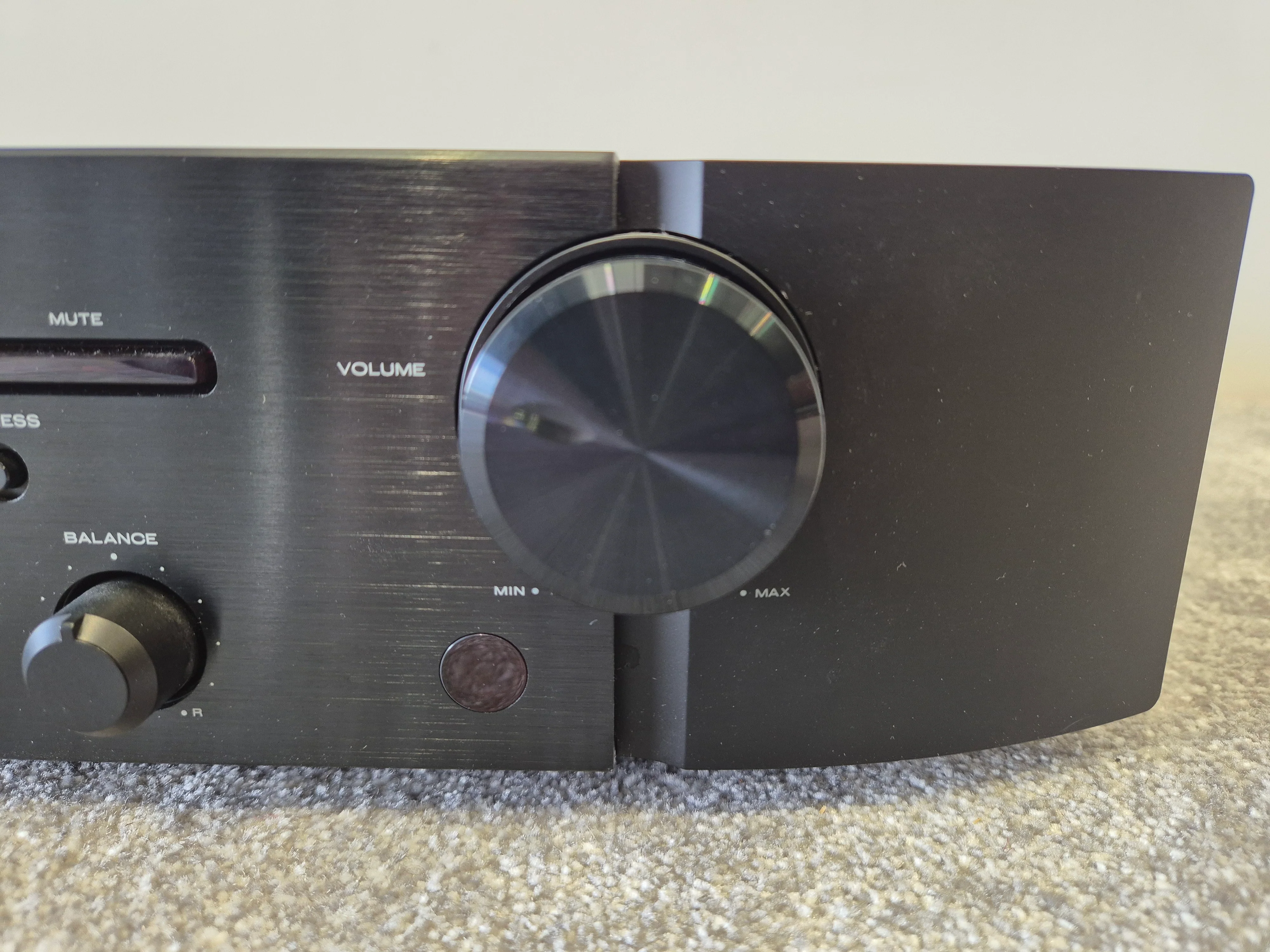 Marantz PM6004 - Stereo Integrated Amplifier - Image 4