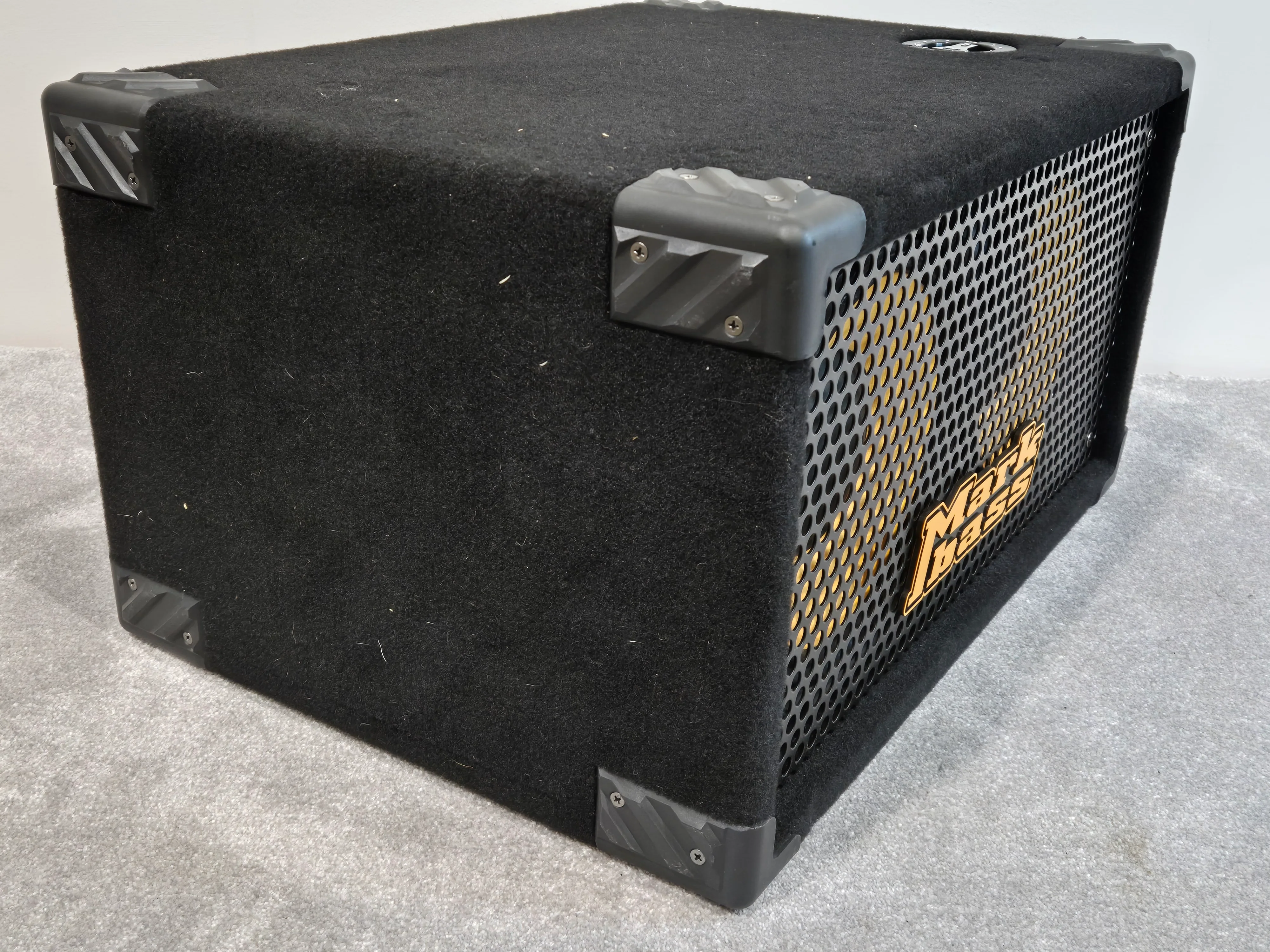 MarkBass Traveler 102 - 400W RMS Bass Speaker Cabinet - Image 10
