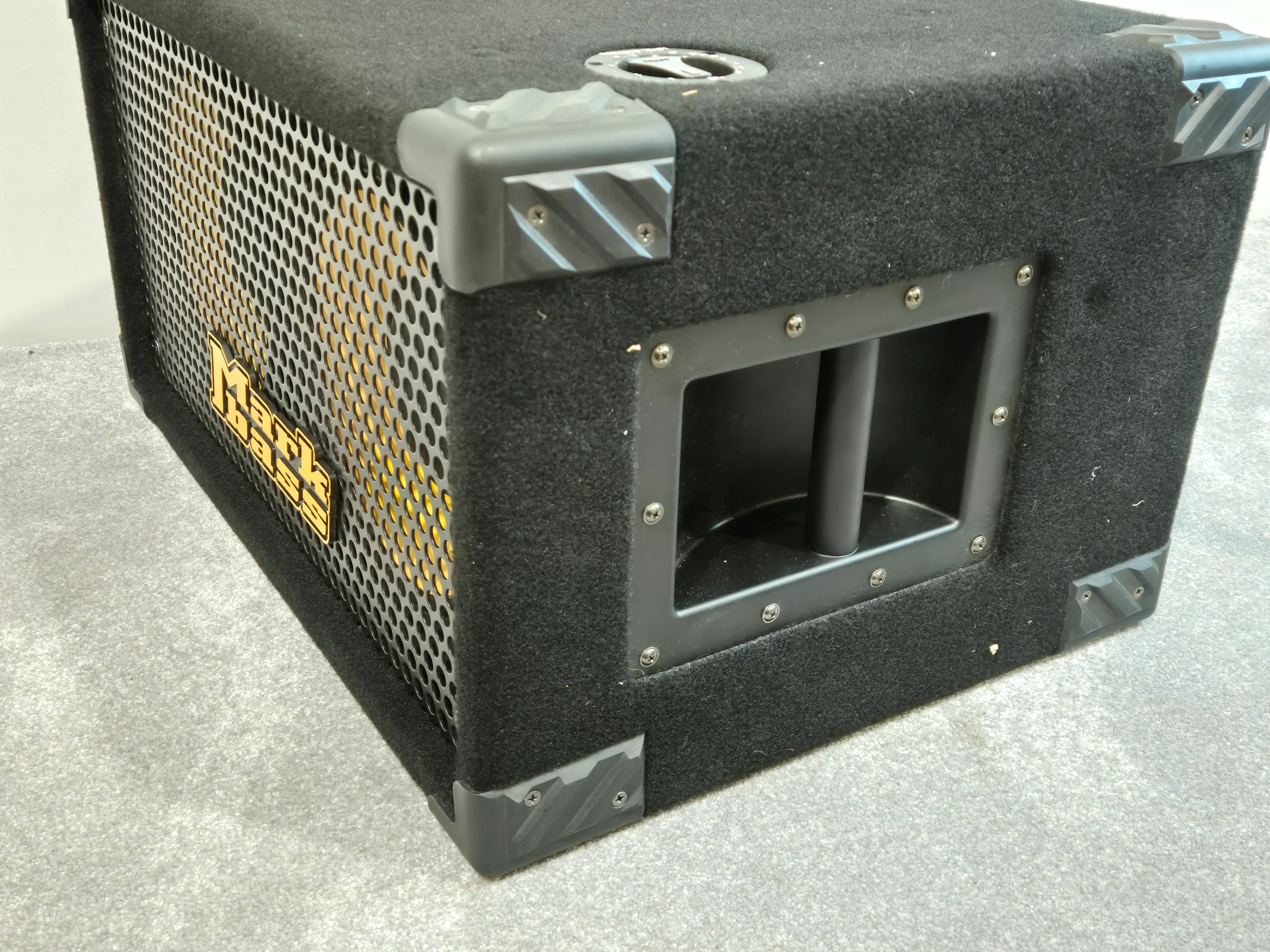 MarkBass Traveler 102 - 400W RMS Bass Speaker Cabinet - Image 5