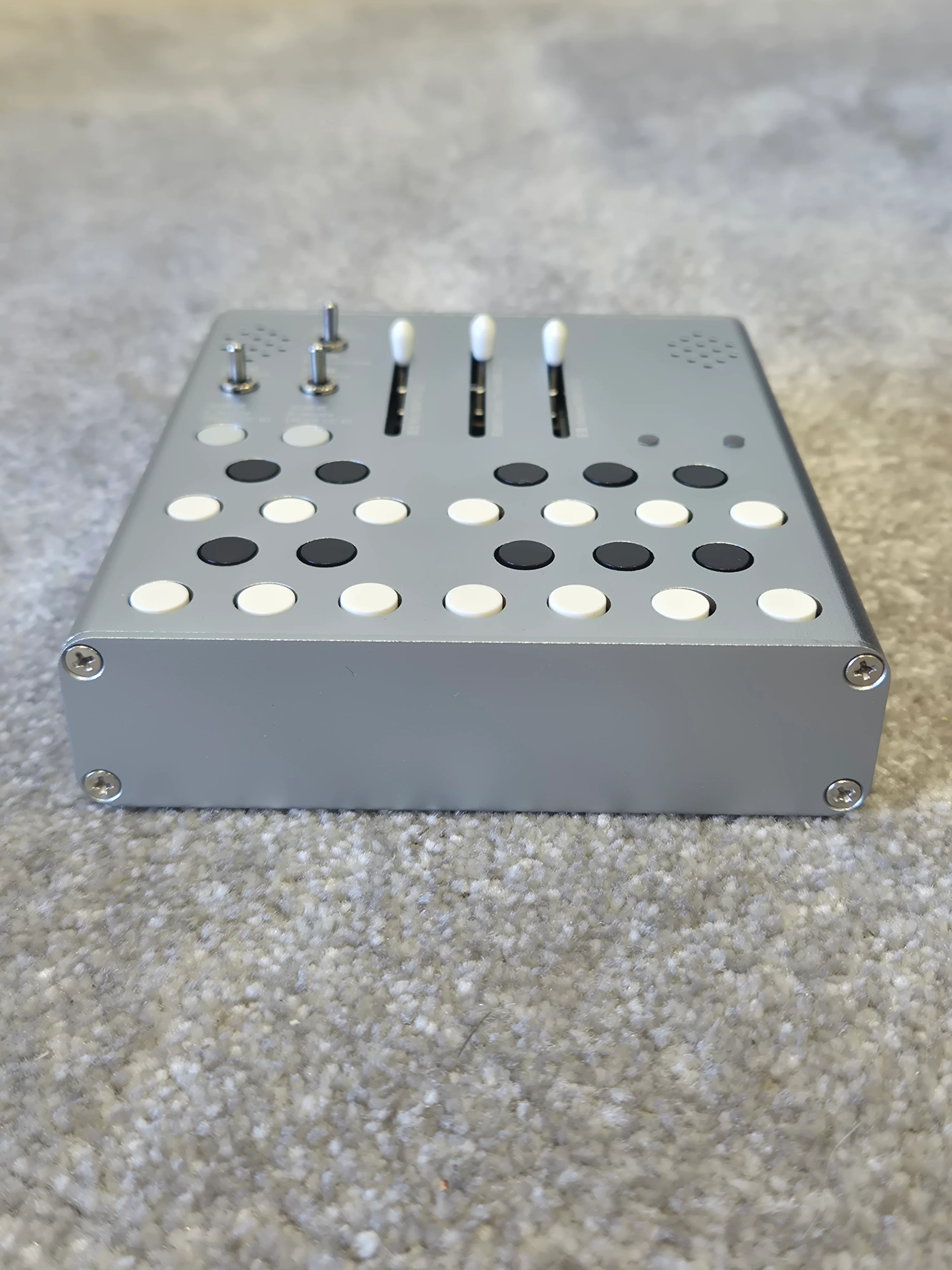 Meng Qi Wingie 2 Silver - Digital Synthesizer - Excellent - Image 2
