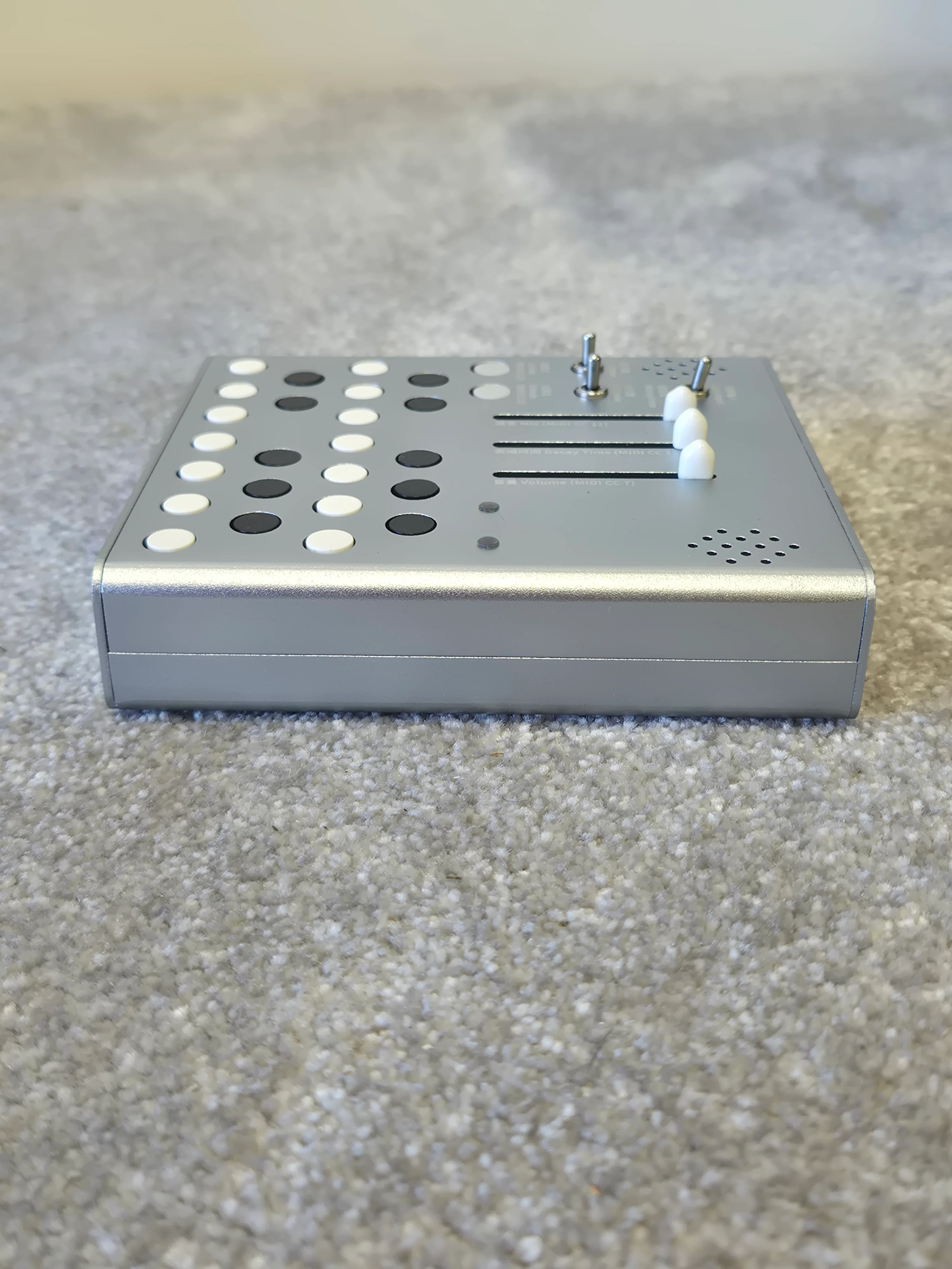 Meng Qi Wingie 2 Silver - Digital Synthesizer - Excellent - Image 3