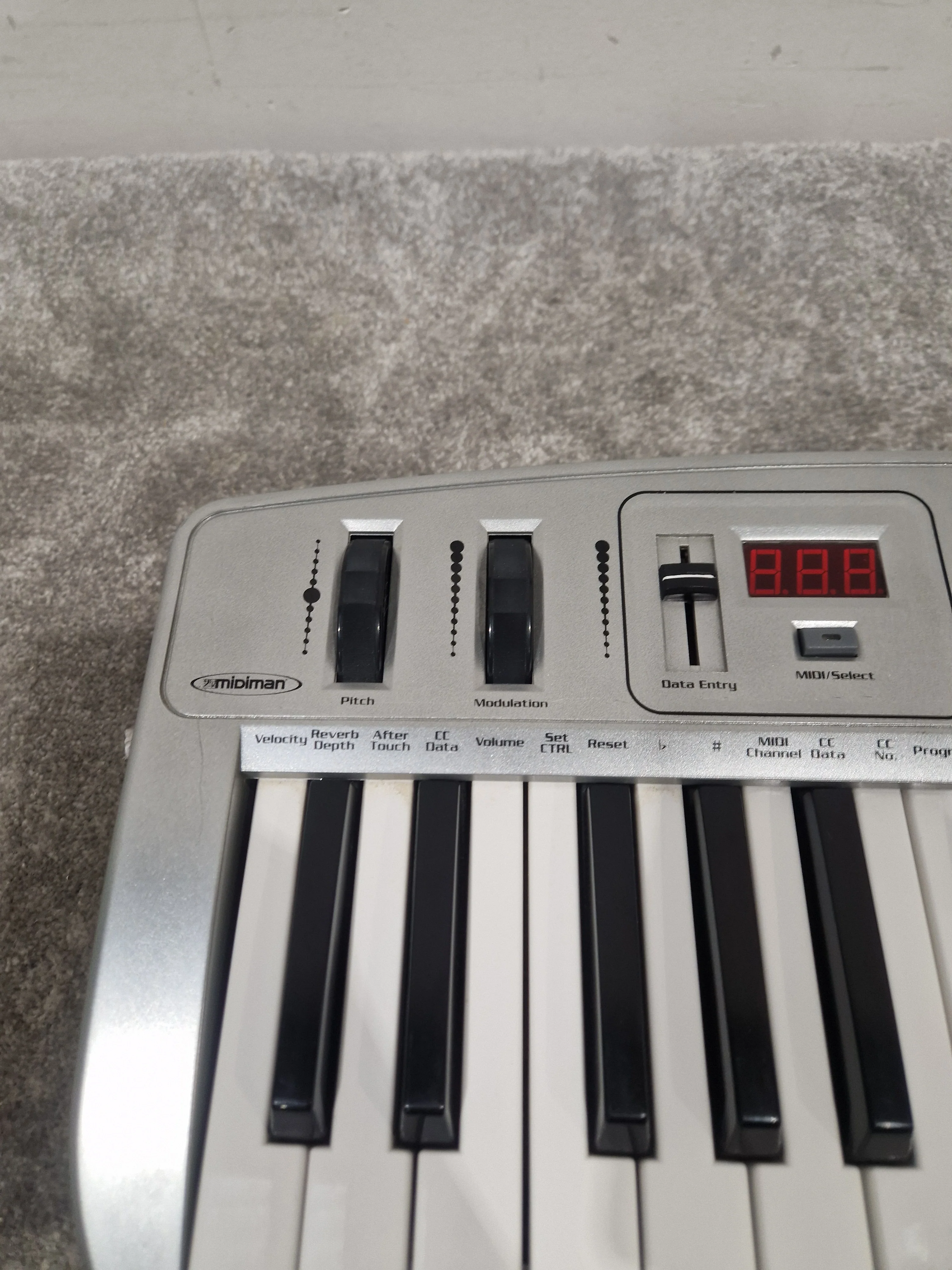 Midiman Oxygen 8 - MIDI Controller Keyboard - Excellent - Image 11