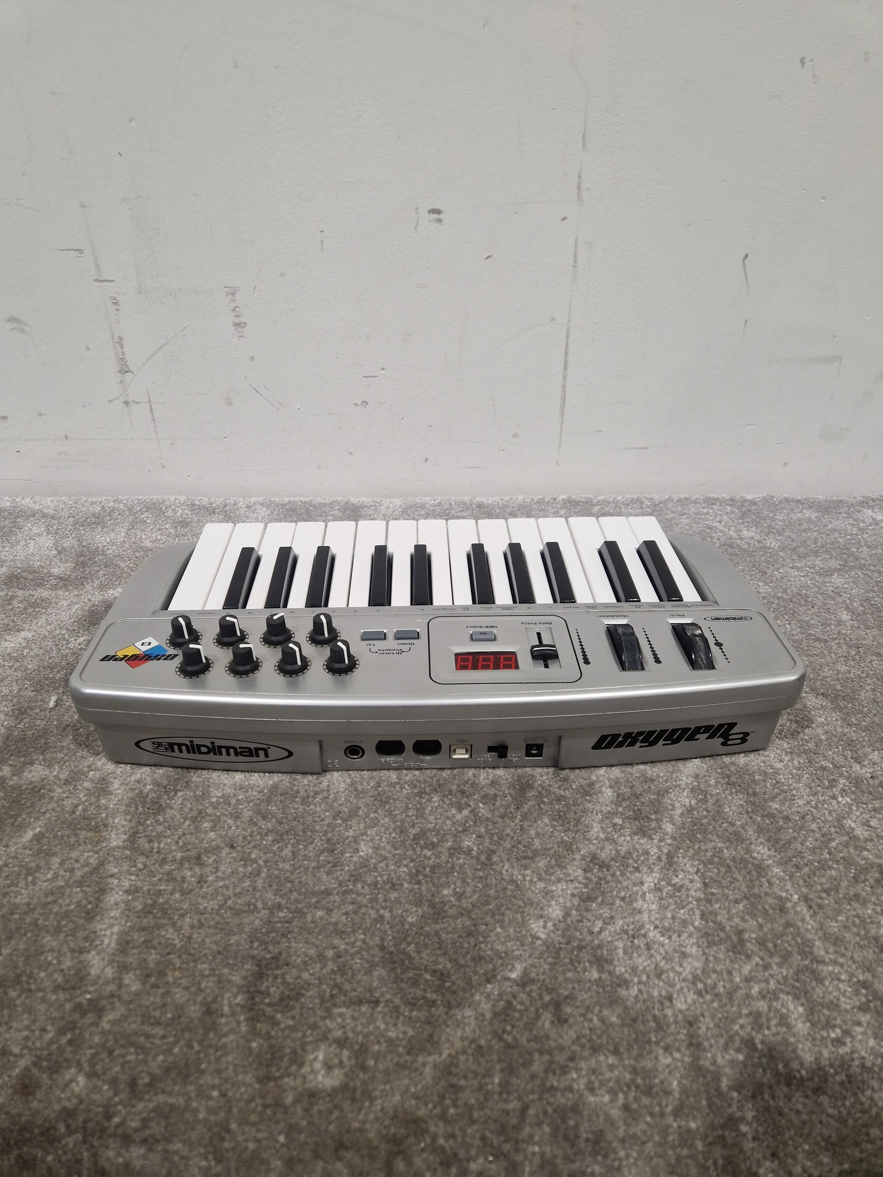 Midiman Oxygen 8 - MIDI Controller Keyboard - Excellent - Image 13