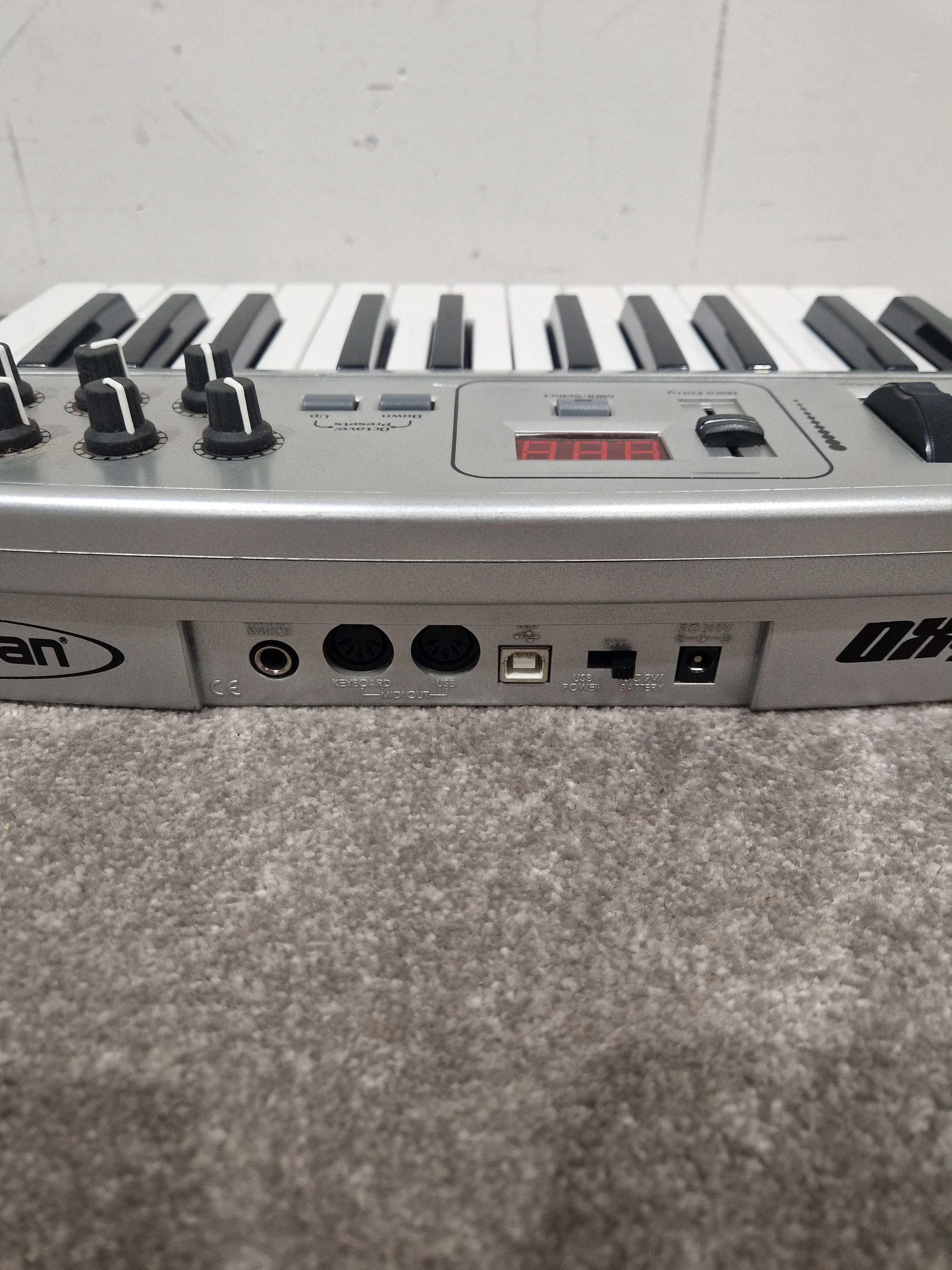 Midiman Oxygen 8 - MIDI Controller Keyboard - Excellent - Image 14