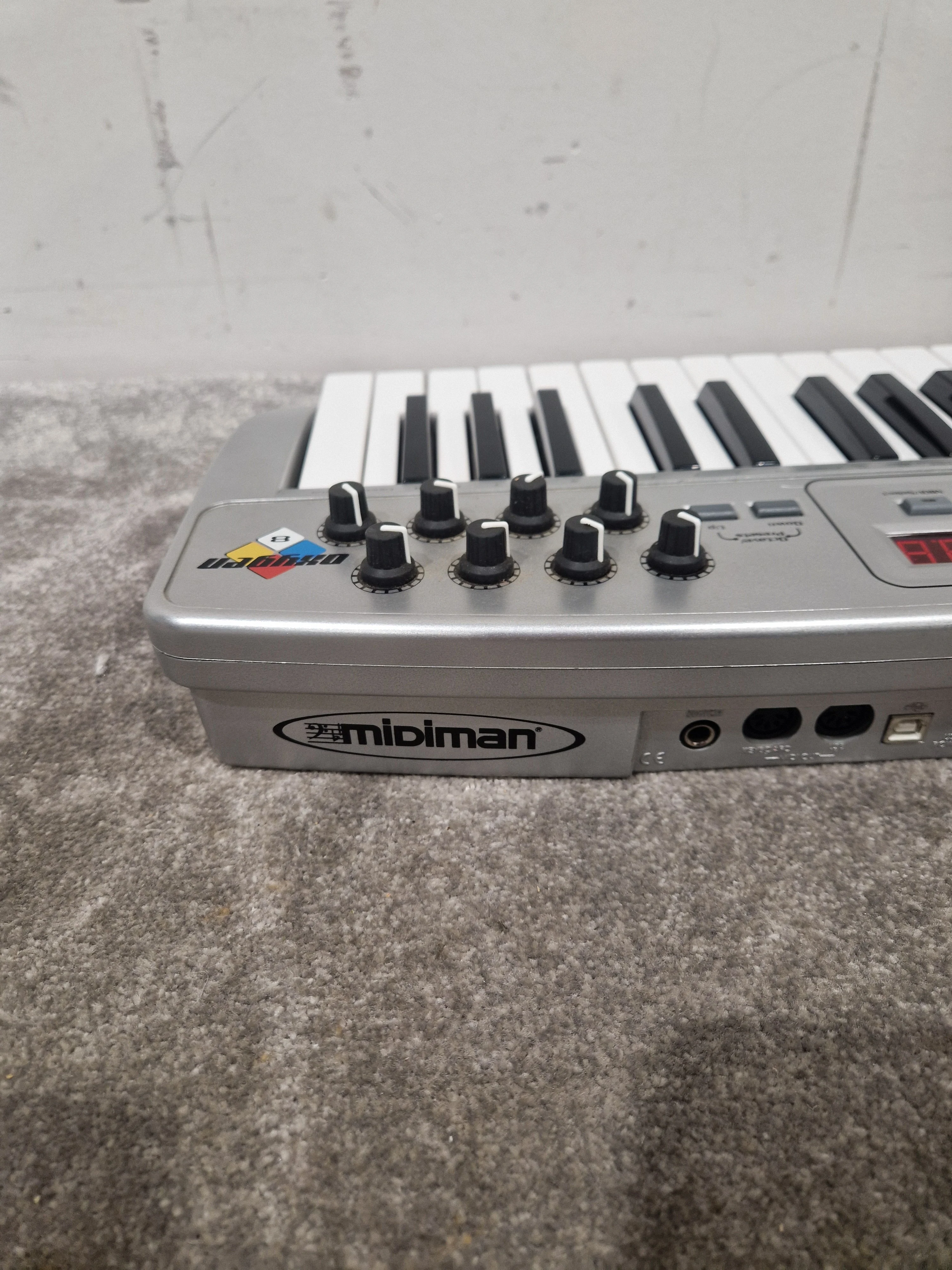 Midiman Oxygen 8 - MIDI Controller Keyboard - Excellent - Image 15