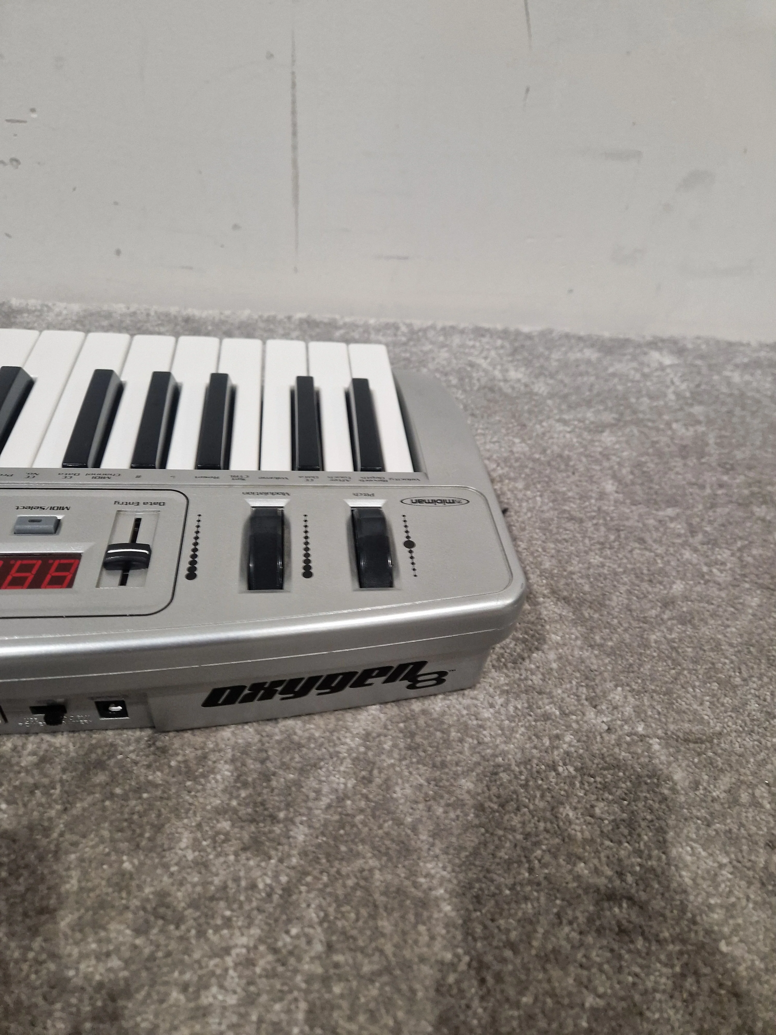 Midiman Oxygen 8 - MIDI Controller Keyboard - Excellent - Image 17