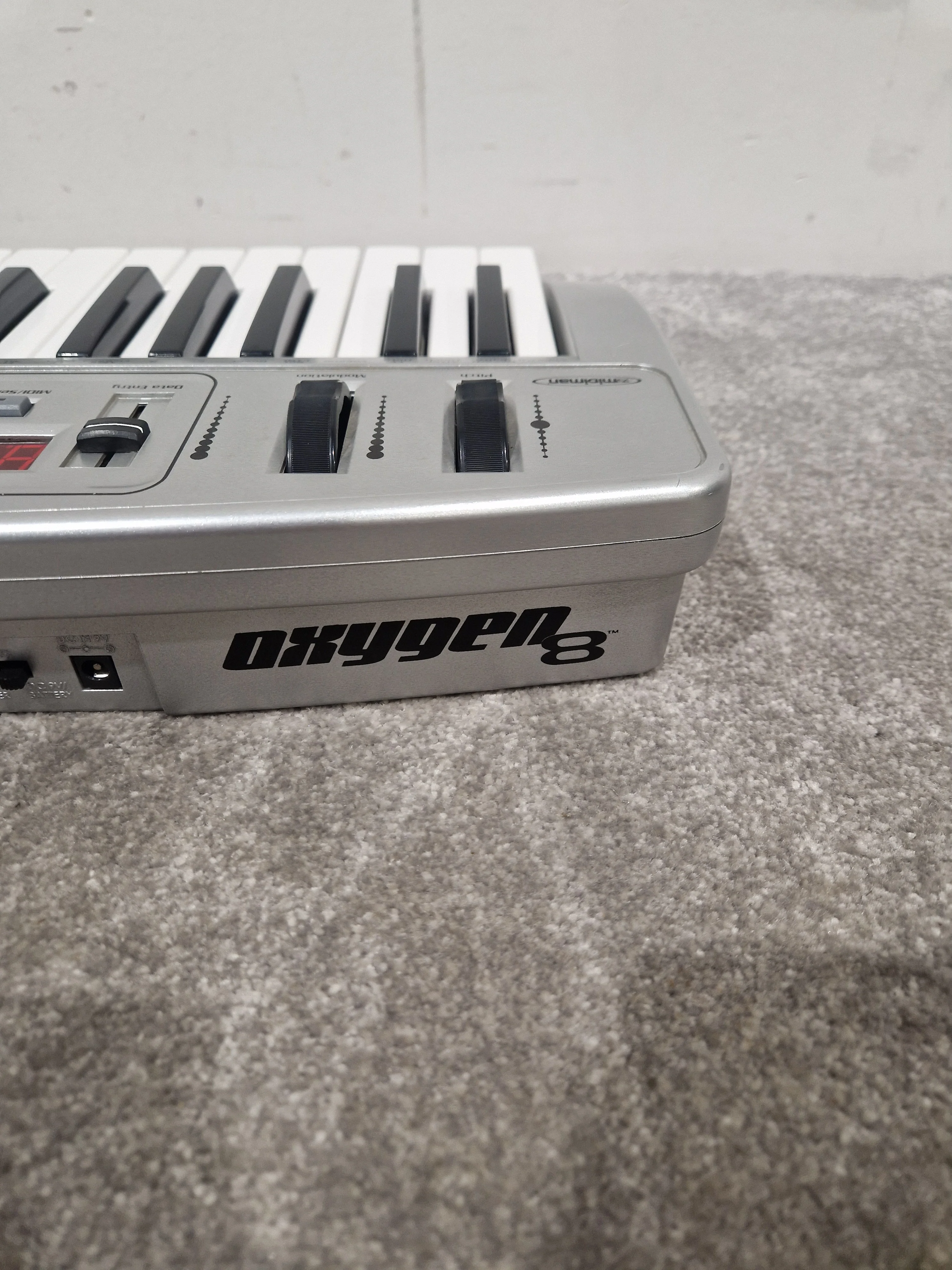 Midiman Oxygen 8 - MIDI Controller Keyboard - Excellent - Image 4