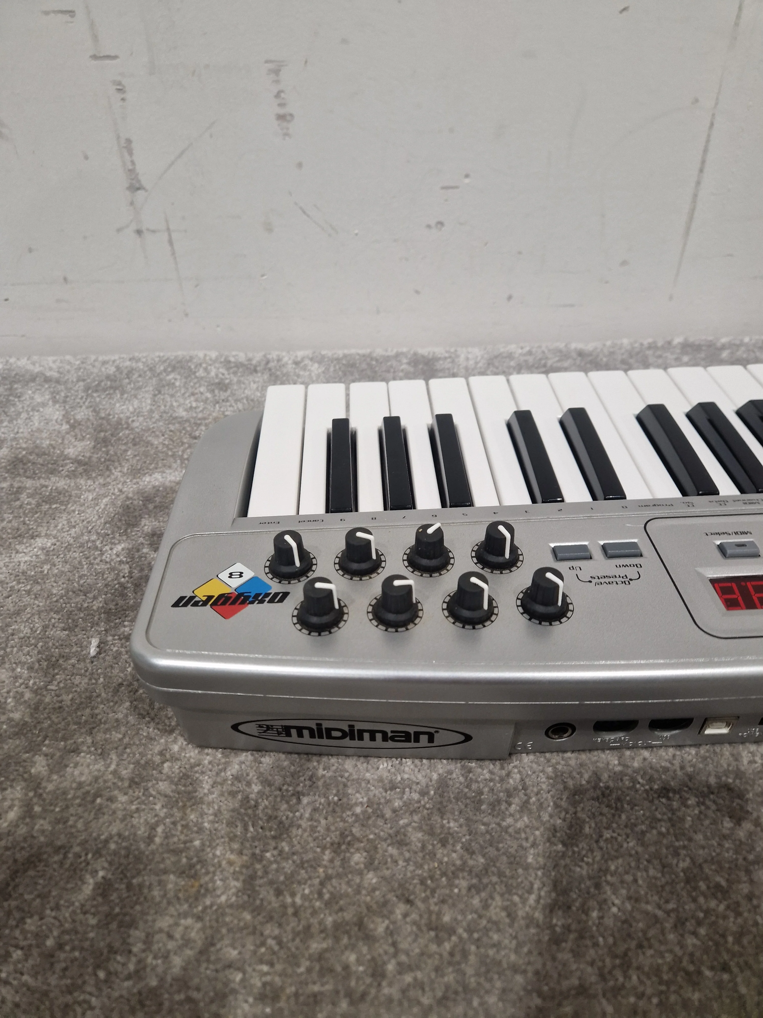 Midiman Oxygen 8 - MIDI Controller Keyboard - Excellent - Image 5