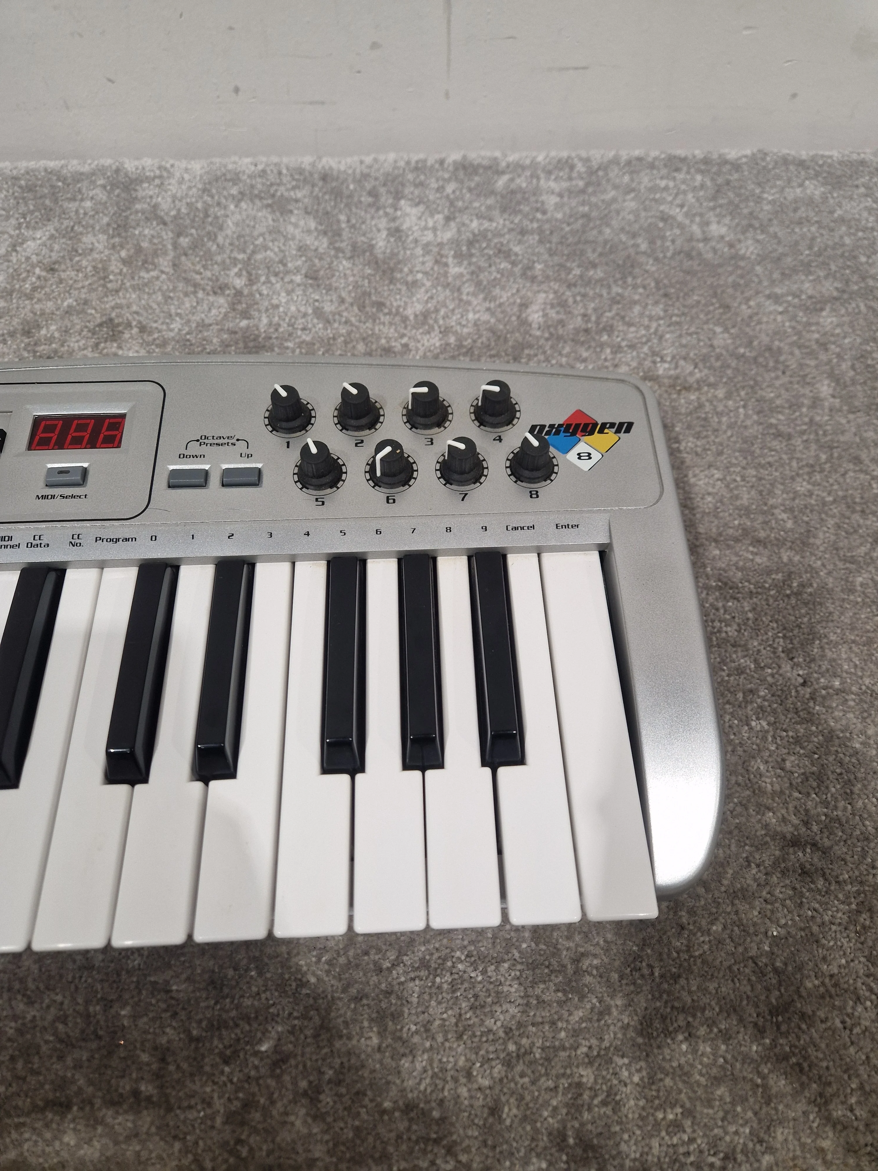 Midiman Oxygen 8 - MIDI Controller Keyboard - Excellent - Image 6