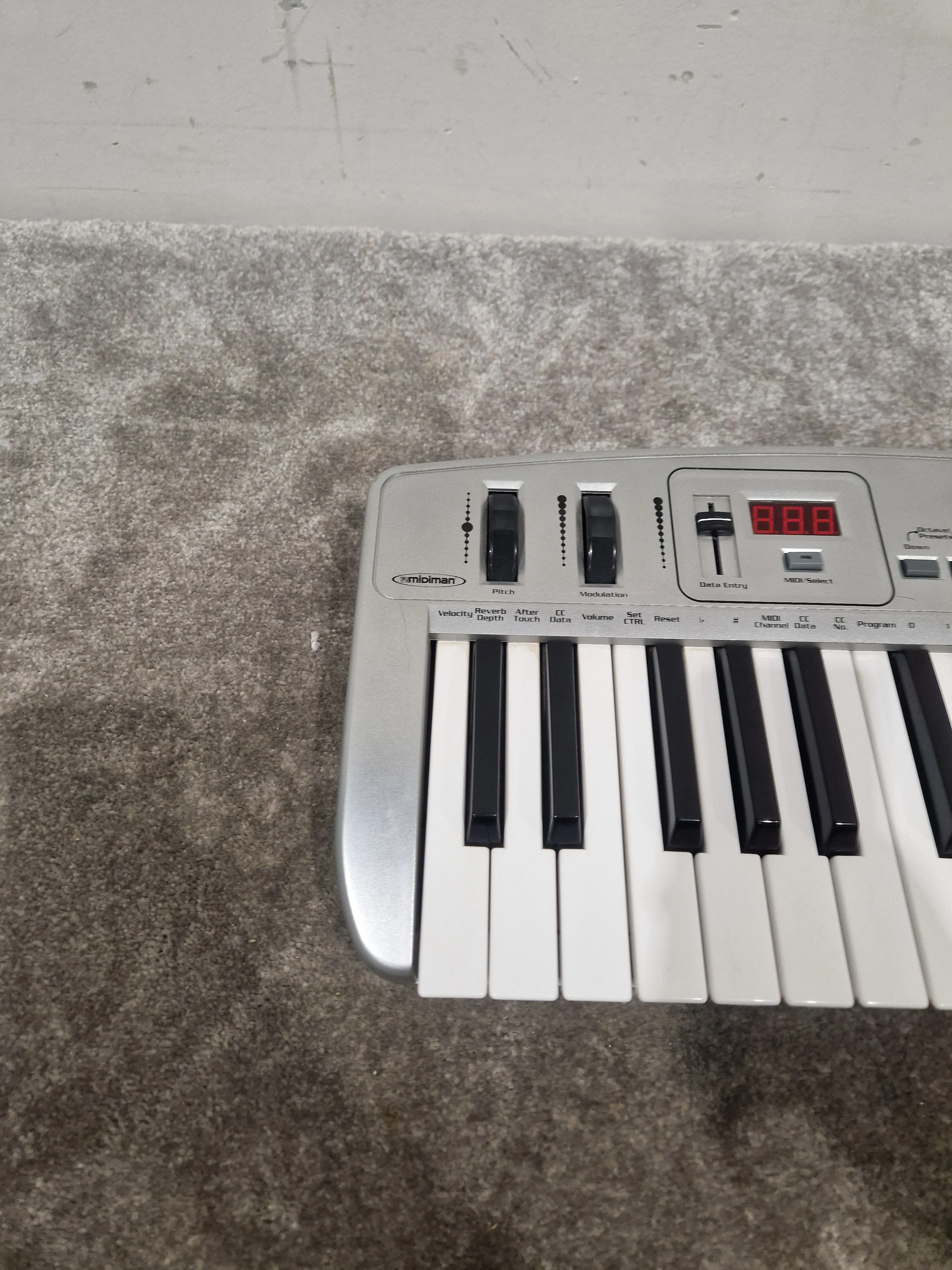 Midiman Oxygen 8 - MIDI Controller Keyboard - Excellent - Image 8