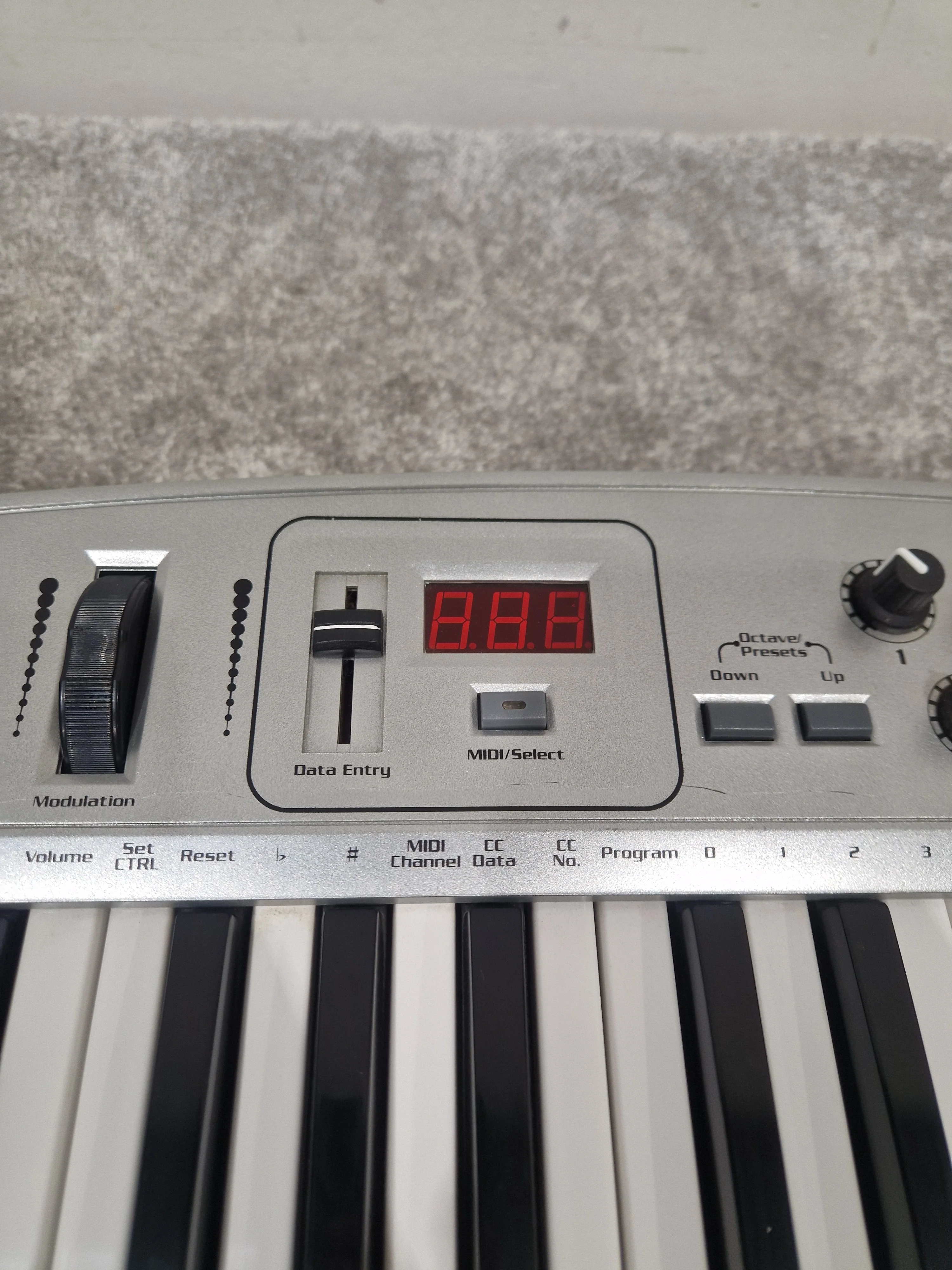 Midiman Oxygen 8 - MIDI Controller Keyboard - Excellent - Image 9